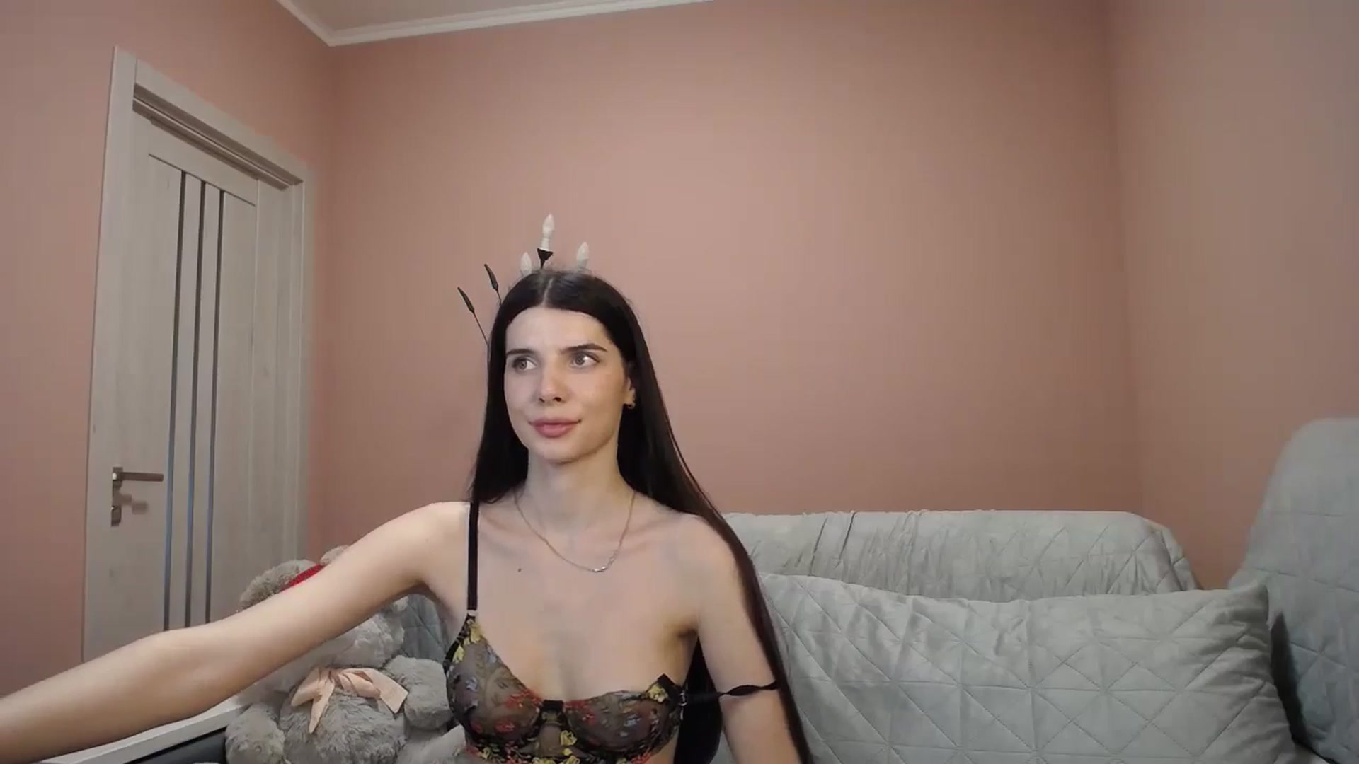 Gallery image thumbnail from SaraRich's myfreecams stream on, 05/18/2024, 12:10 image 3 of 20