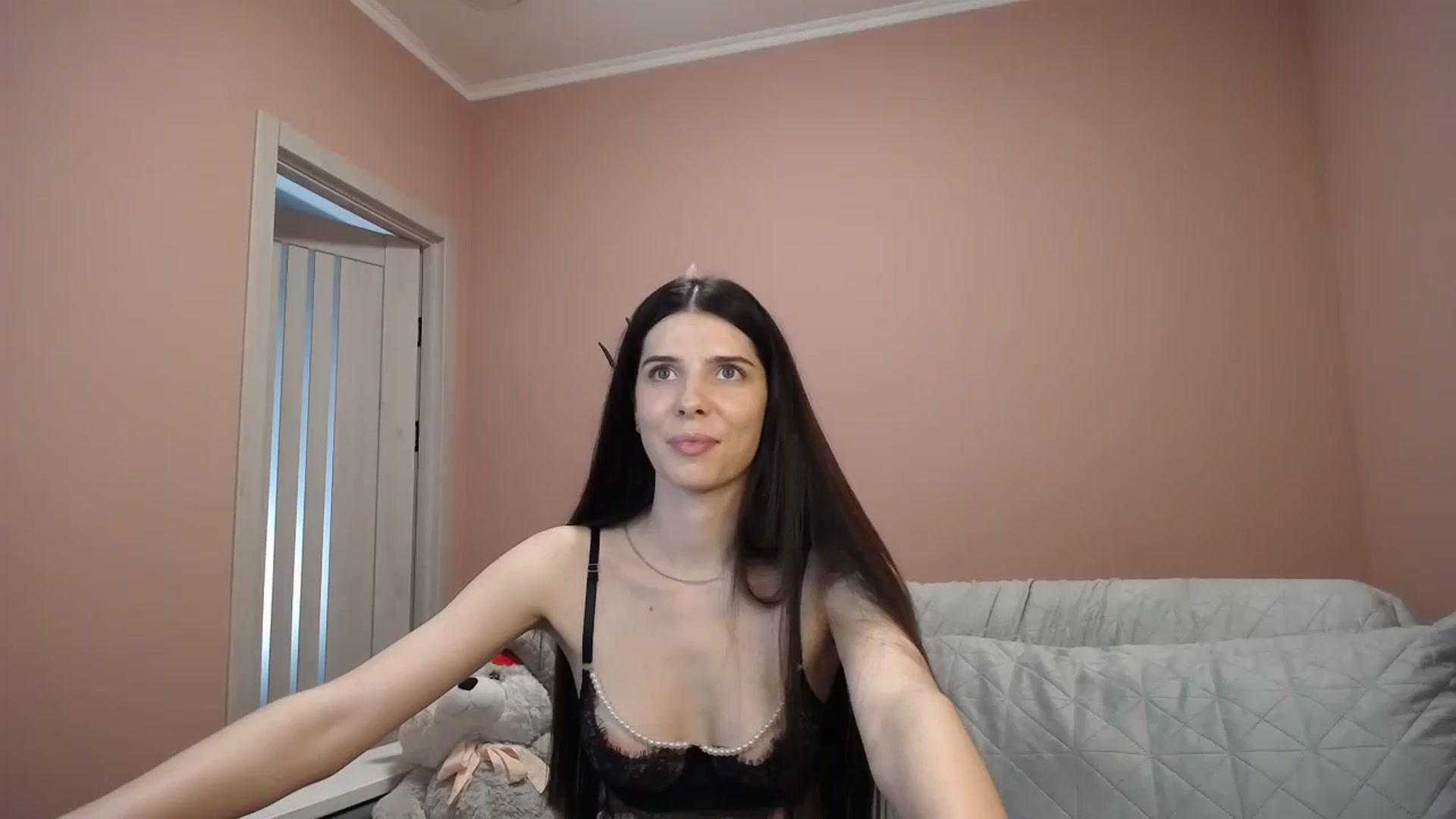 Gallery image thumbnail from SaraRich's myfreecams stream on, 05/19/2024, 10:52 image 1 of 20