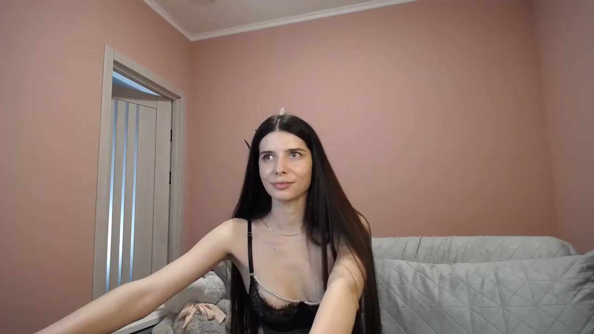 Gallery image thumbnail from SaraRich's myfreecams stream on, 05/19/2024, 10:52 image 2 of 20