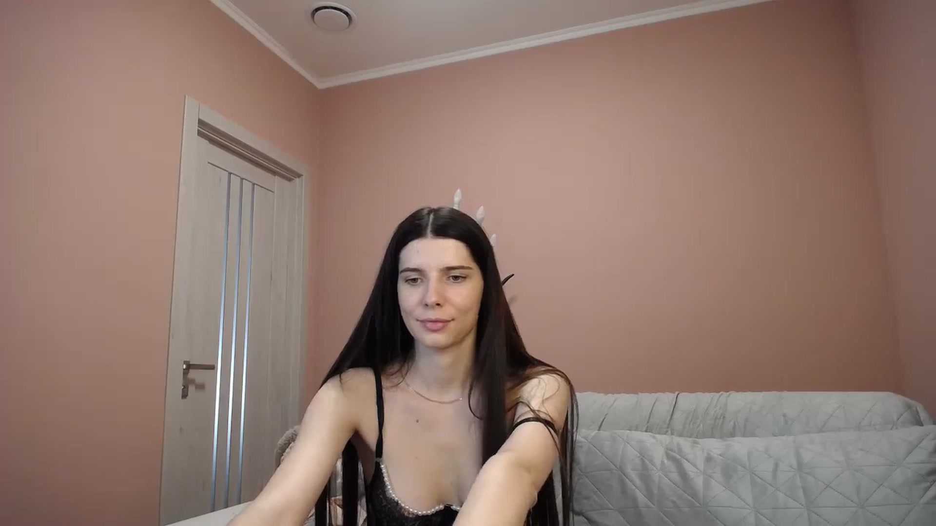 Gallery image thumbnail from SaraRich's myfreecams stream on, 05/19/2024, 11:57 image 15 of 20