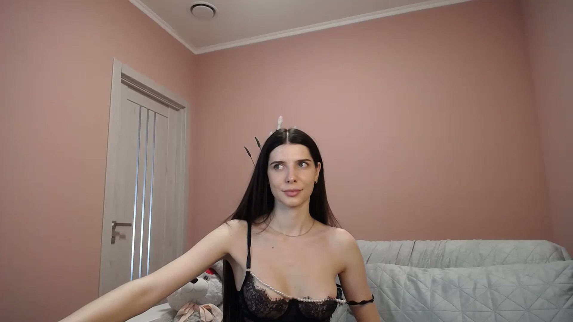 Gallery image thumbnail from SaraRich's myfreecams stream on, 05/19/2024, 11:57 image 18 of 20