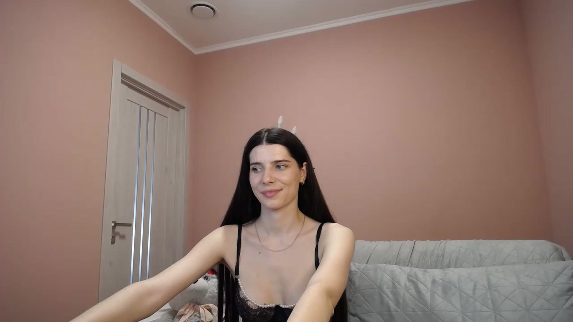 Gallery image thumbnail from SaraRich's myfreecams stream on, 05/19/2024, 11:57 image 1 of 20