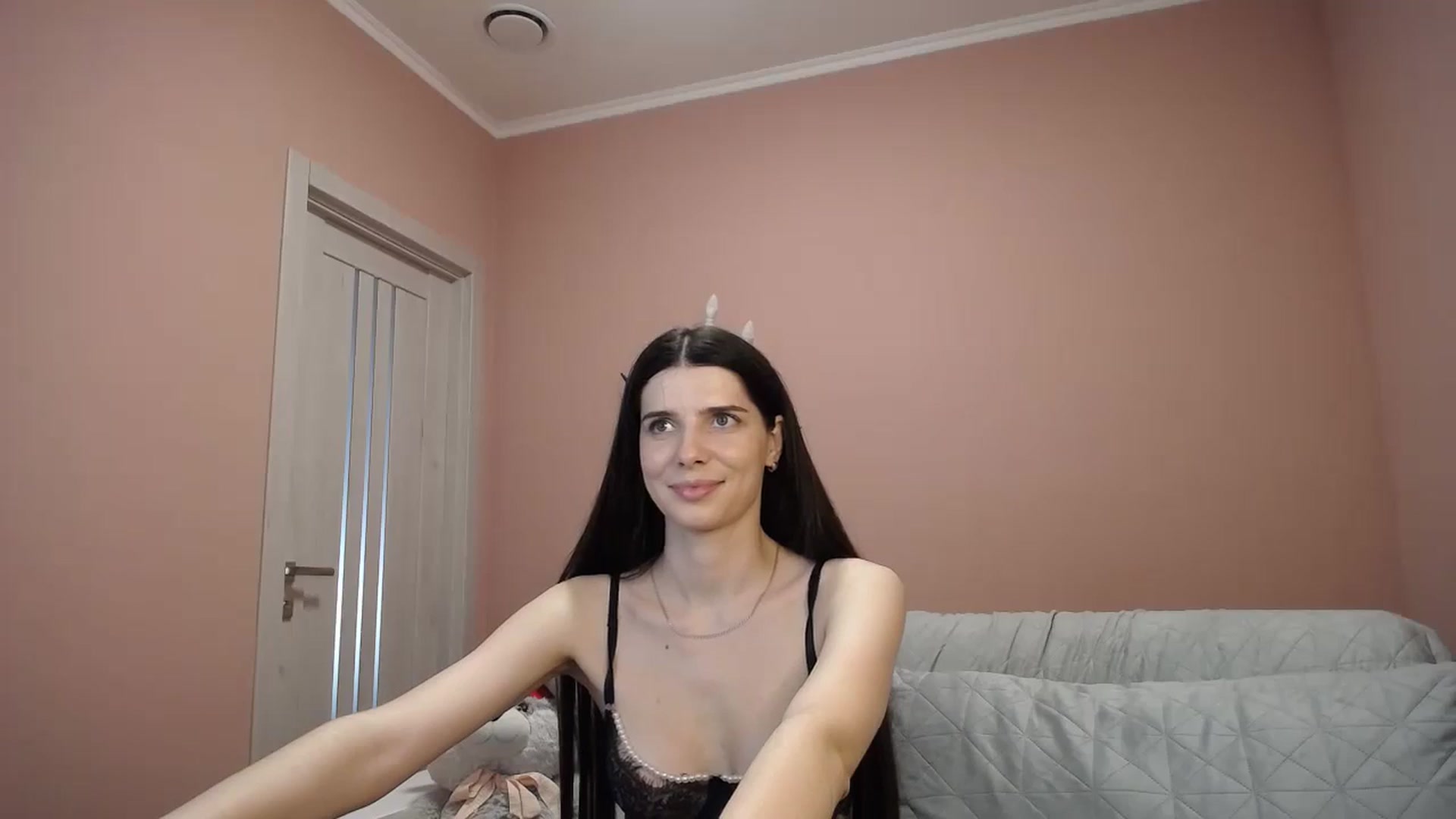 Gallery image thumbnail from SaraRich's myfreecams stream on, 05/19/2024, 11:57 image 2 of 20