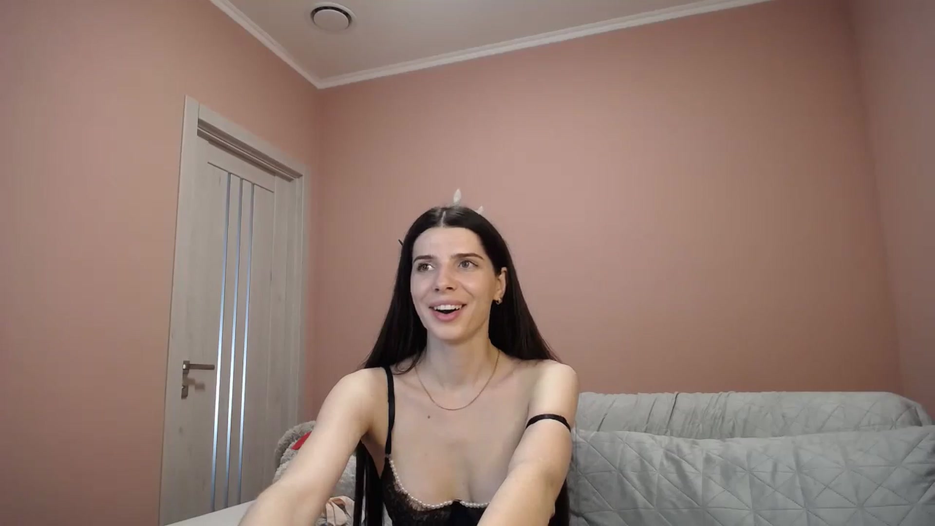 Gallery image thumbnail from SaraRich's myfreecams stream on, 05/19/2024, 11:57 image 5 of 20
