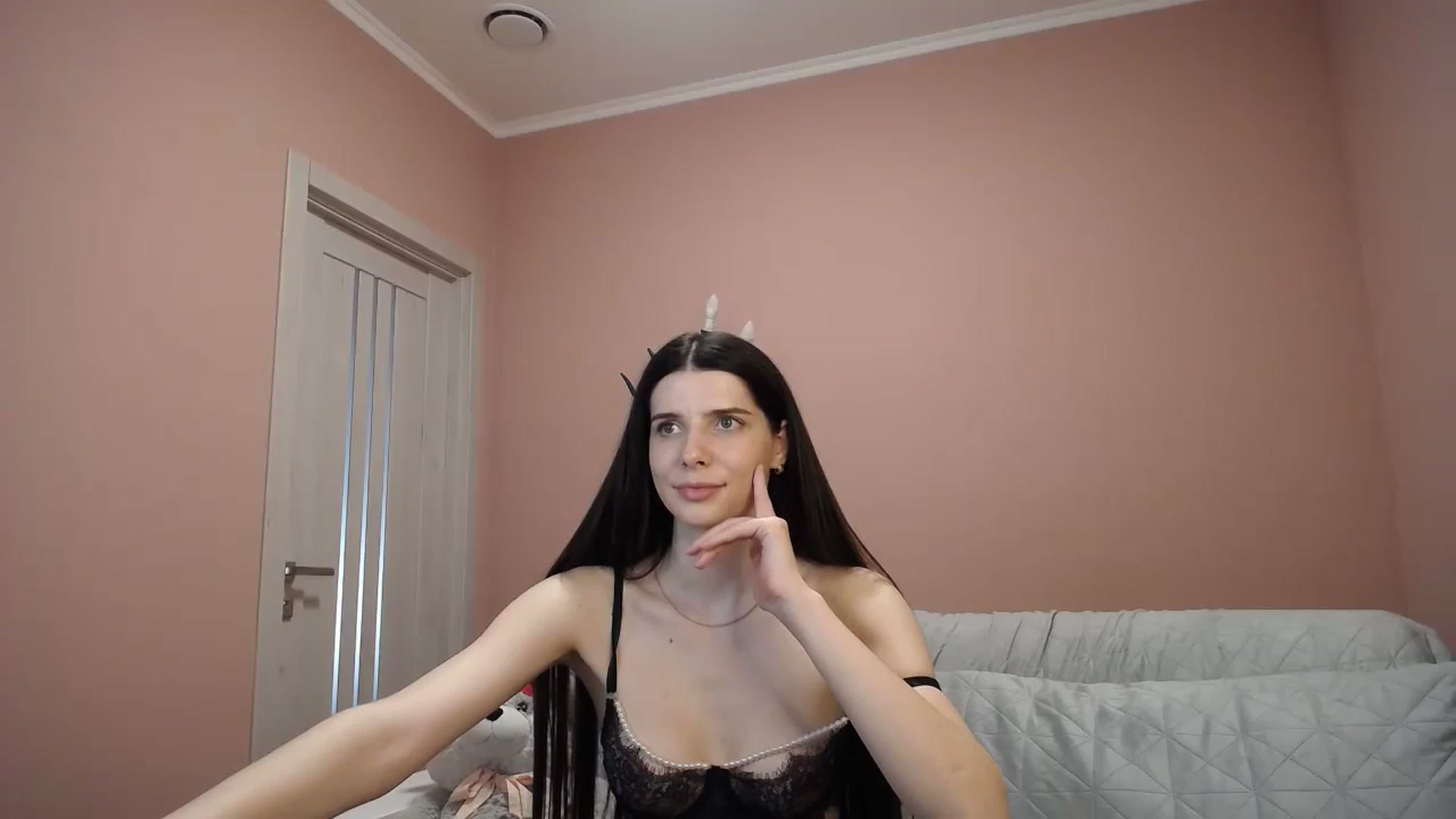 Gallery image thumbnail from SaraRich's myfreecams stream on, 05/19/2024, 11:57 image 9 of 20