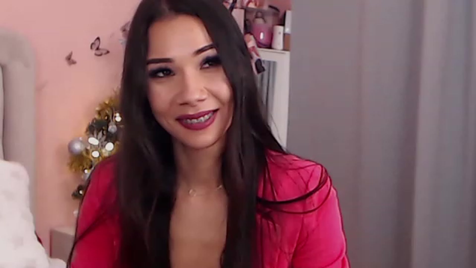 Gallery image thumbnail from Sara_Joy's myfreecams stream on, 12/19/2022, 23:31 image 7 of 20