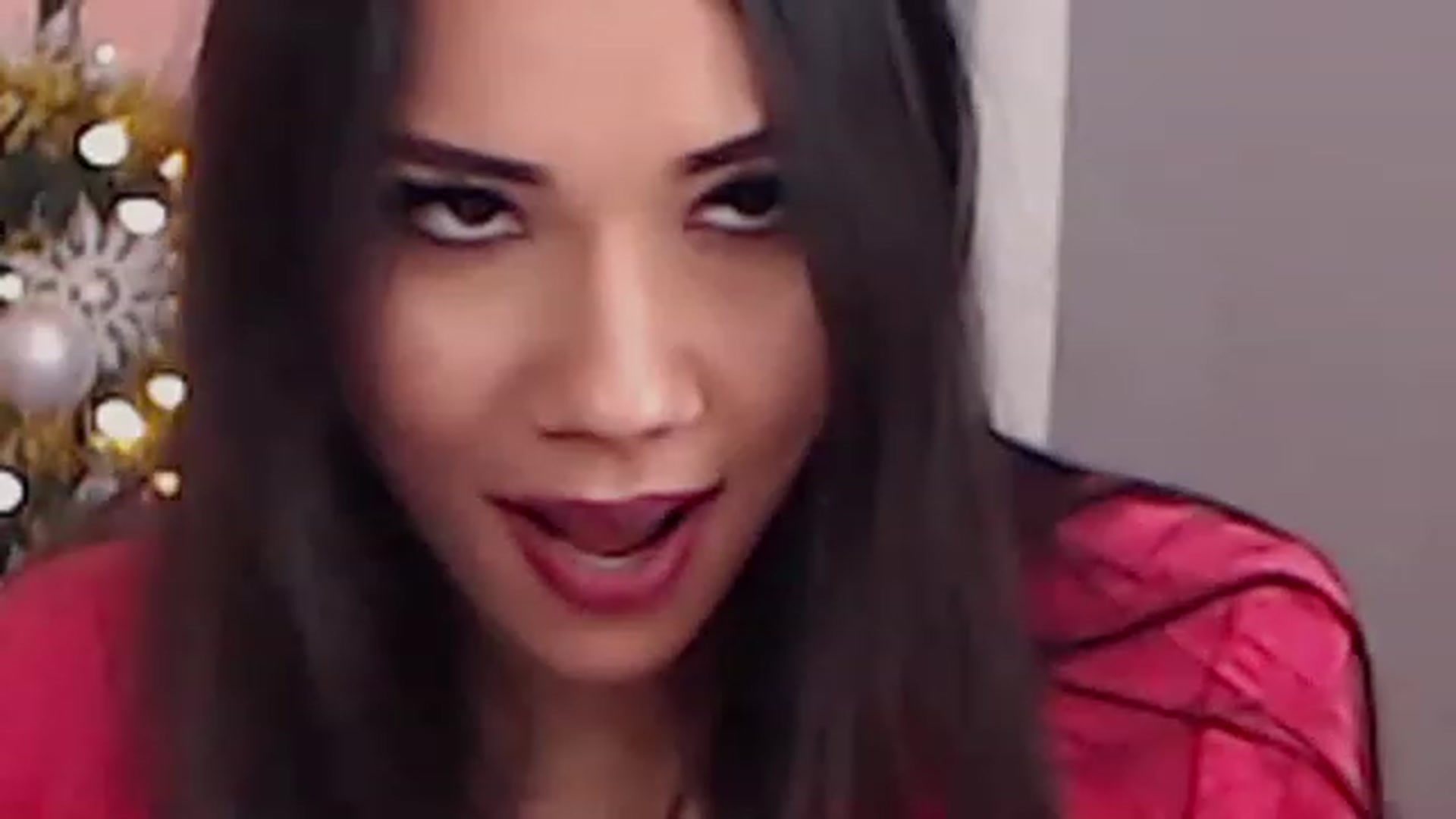 Gallery image thumbnail from Sara_Joy's myfreecams stream on, 12/19/2022, 23:31 image 9 of 20