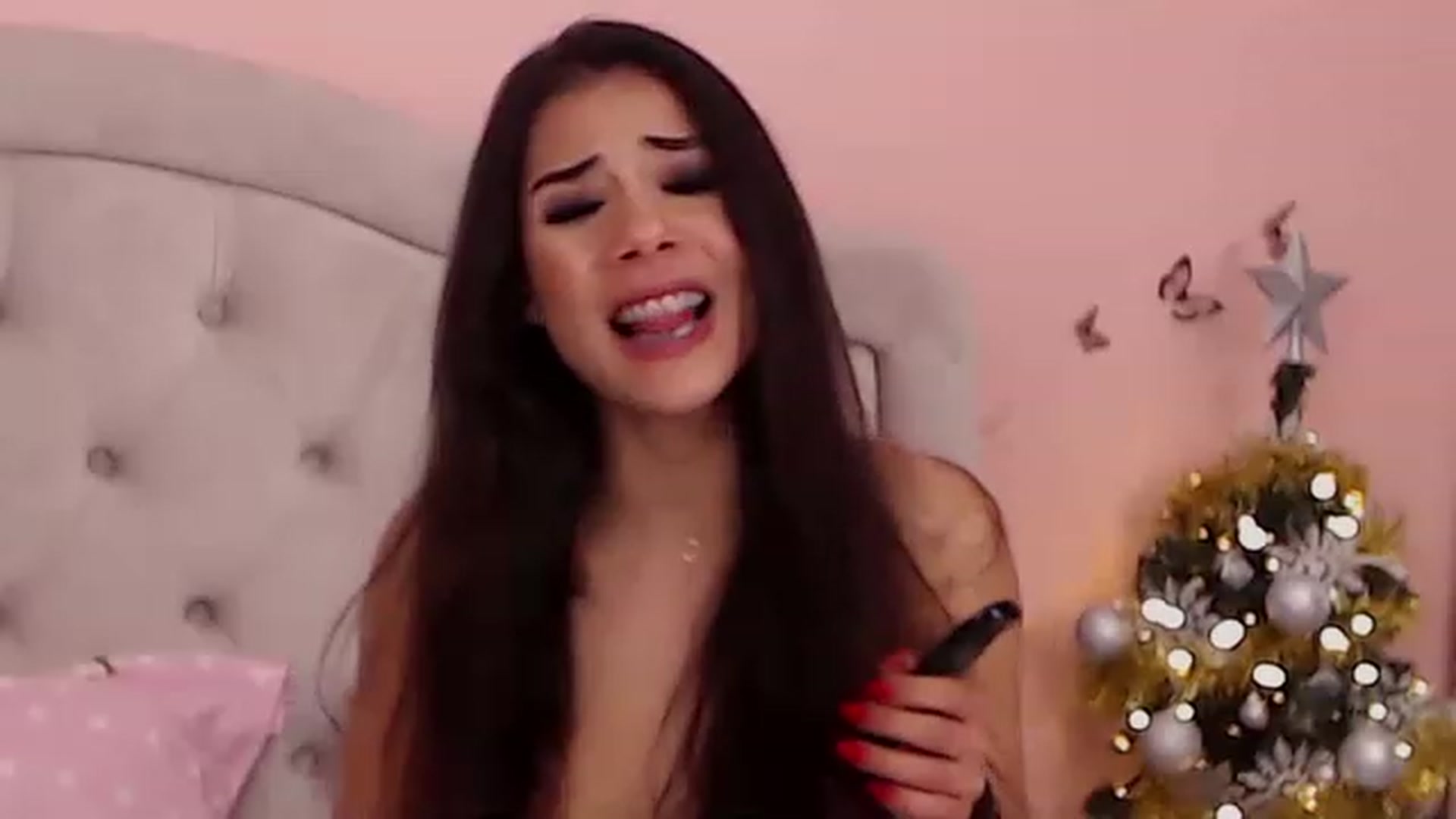 Gallery image thumbnail from Sara_Joy's myfreecams stream on, 12/27/2022, 23:33 image 16 of 20