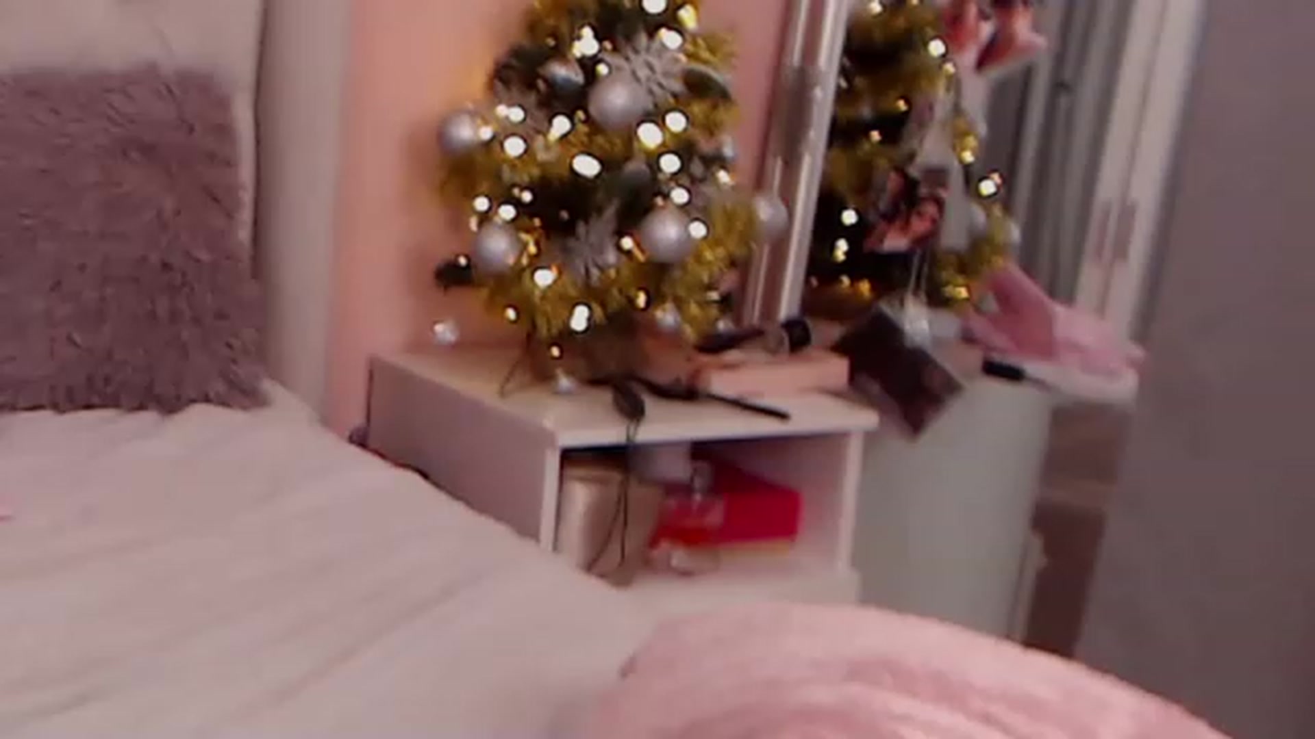 Gallery image thumbnail from Sara_Joy's myfreecams stream on, 01/03/2023, 23:08 image 3 of 20