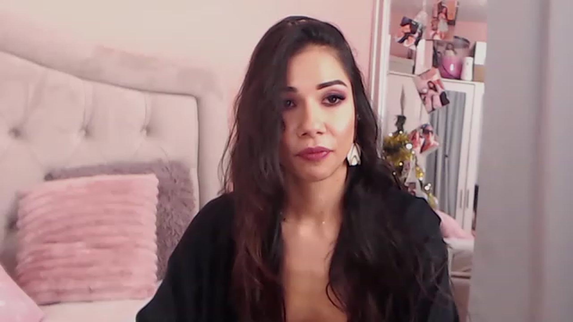 Gallery image thumbnail from Sara_Joy's myfreecams stream on, 01/03/2023, 23:08 image 9 of 20