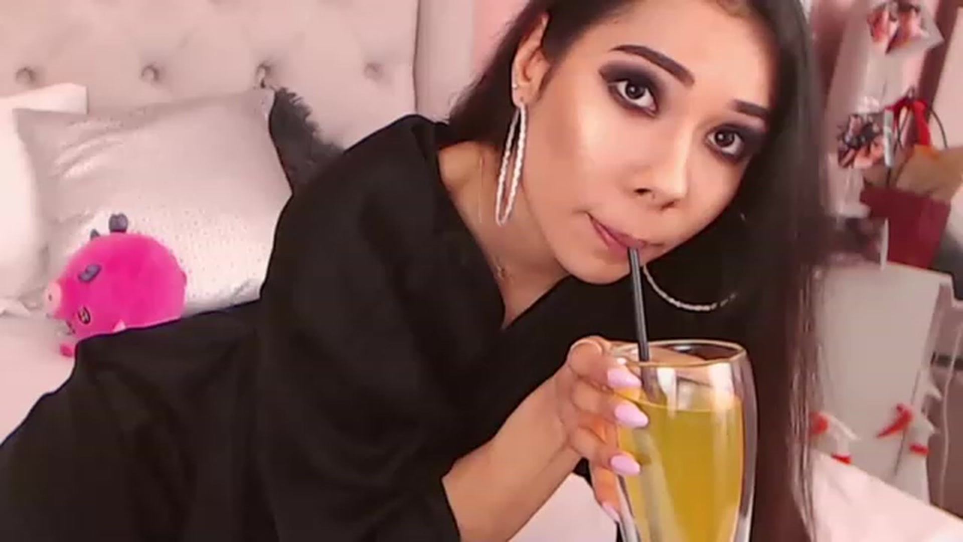 Gallery image thumbnail from Sara_Joy's myfreecams stream on, 01/16/2023, 24:04 image 3 of 20