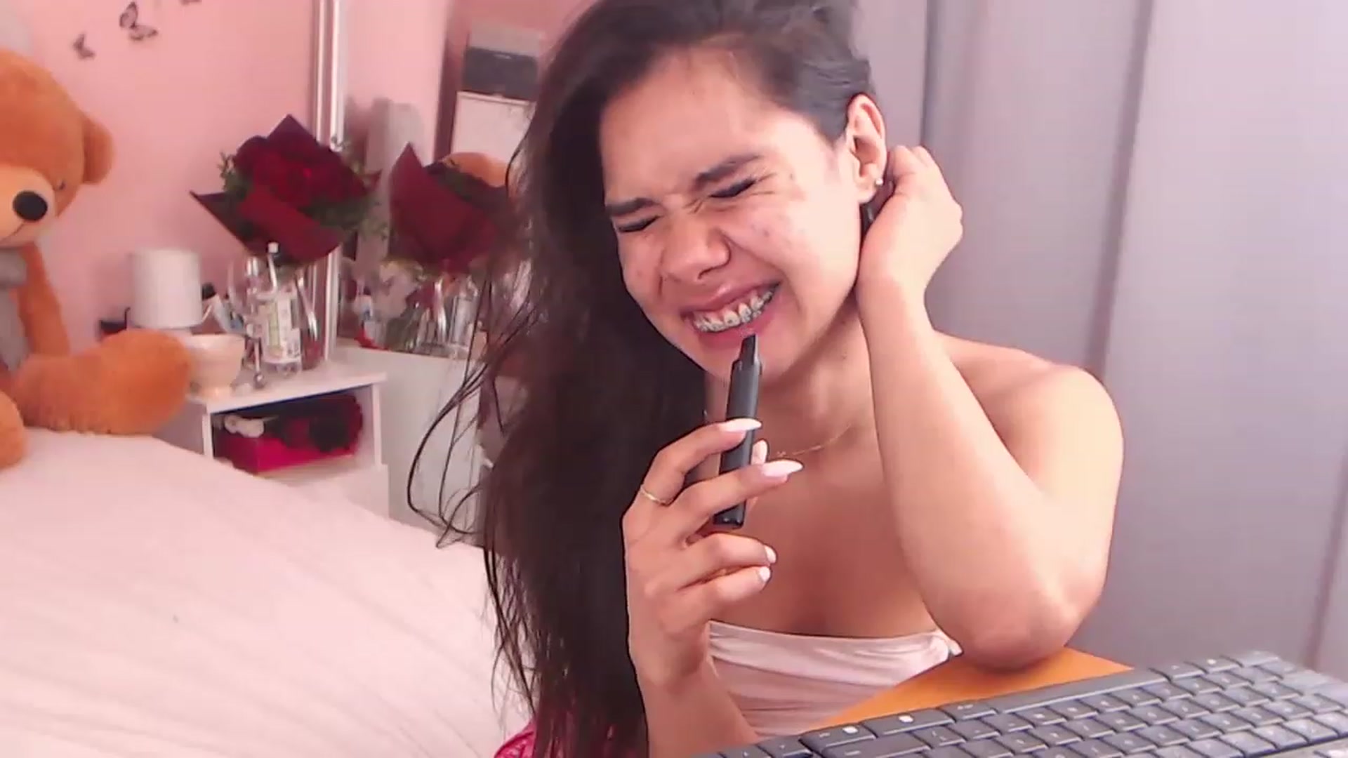 Gallery image thumbnail from Sara_Joy's myfreecams stream on, 03/18/2023, 04:35 image 14 of 20