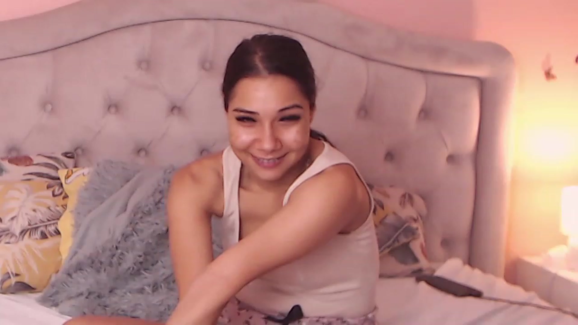 Gallery image thumbnail from Sara_Joy's myfreecams stream on, 04/06/2023, 21:54 image 10 of 20