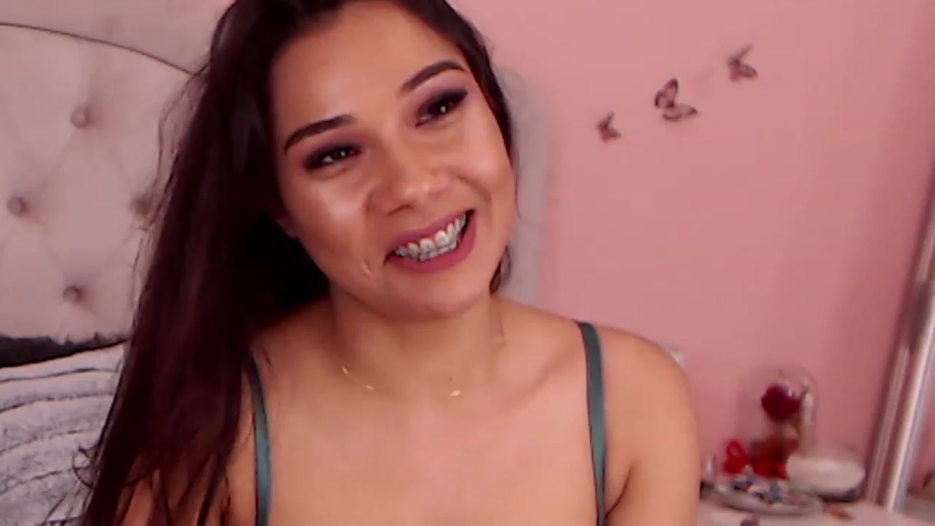 Gallery image thumbnail from Sara_Joy's myfreecams stream on, 04/18/2023, 20:44 image 9 of 20