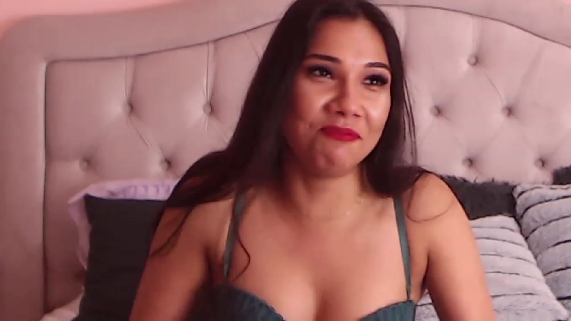 Gallery image thumbnail from Sara_Joy's myfreecams stream on, 04/18/2023, 23:26 image 7 of 20