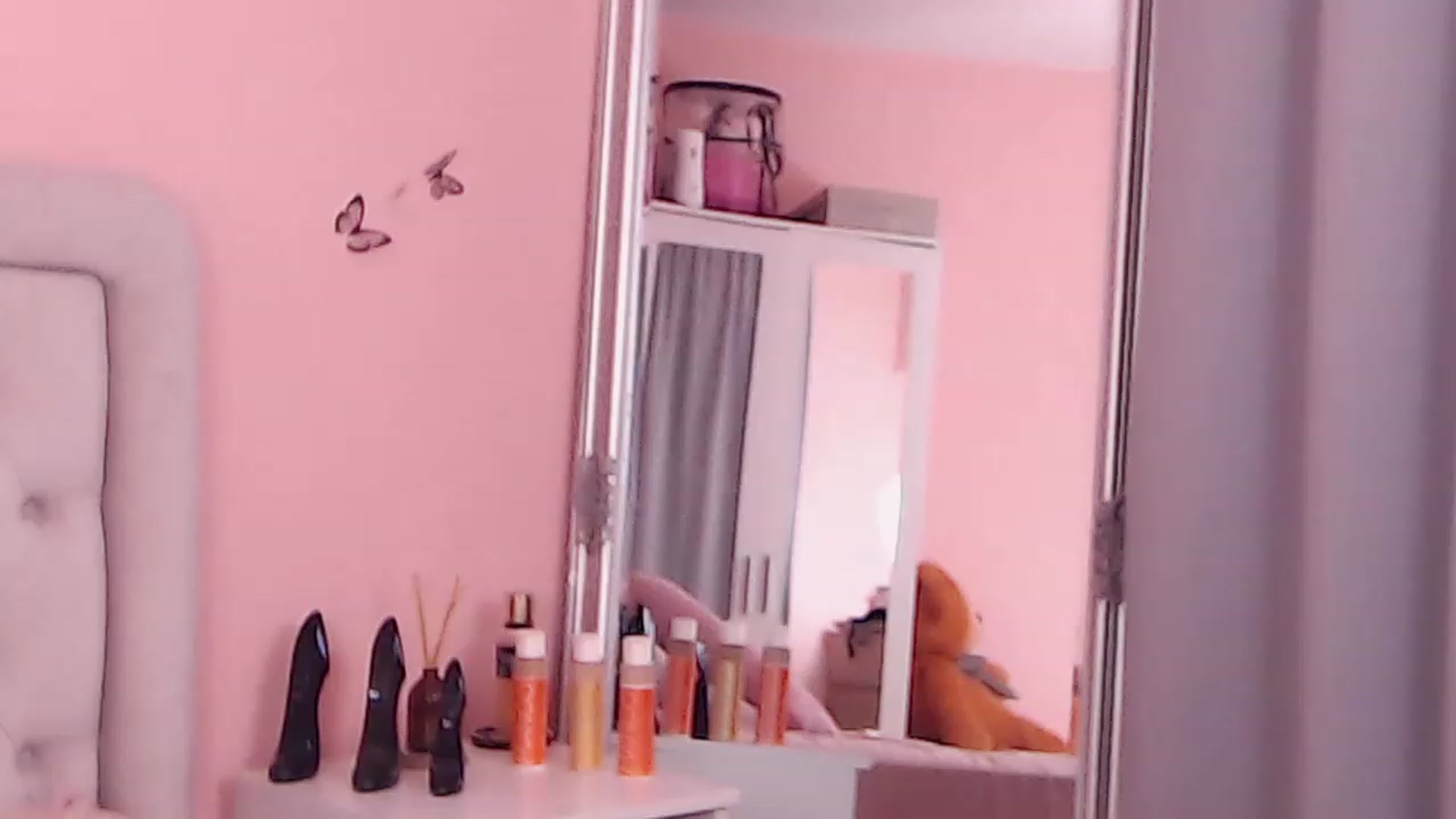 Gallery image thumbnail from Sara_Joy's myfreecams stream on, 06/26/2023, 20:21 image 1 of 20