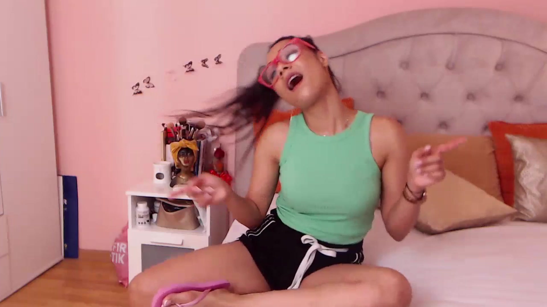 Gallery image thumbnail from Sara_Joy's myfreecams stream on, 07/17/2023, 21:52 image 17 of 20