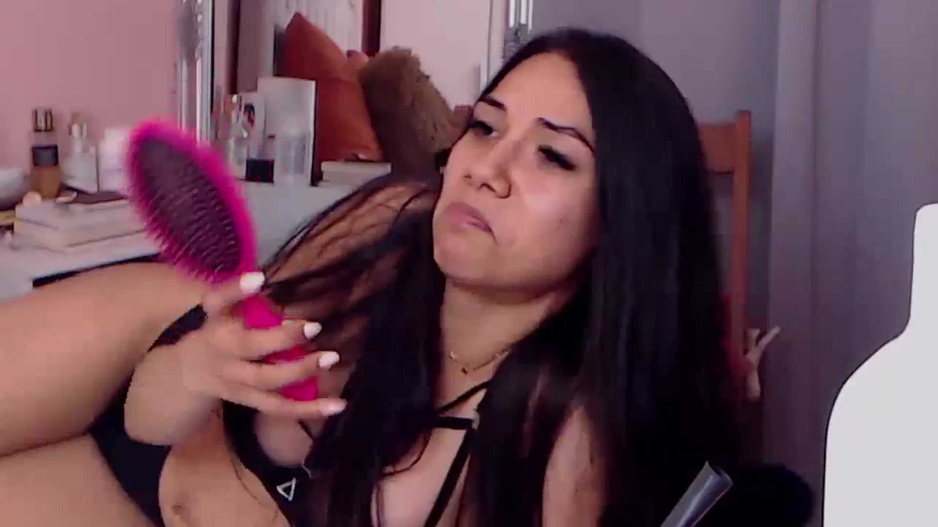 Gallery image thumbnail from Sara_Joy's myfreecams stream on, 10/29/2023, 01:18 image 10 of 20