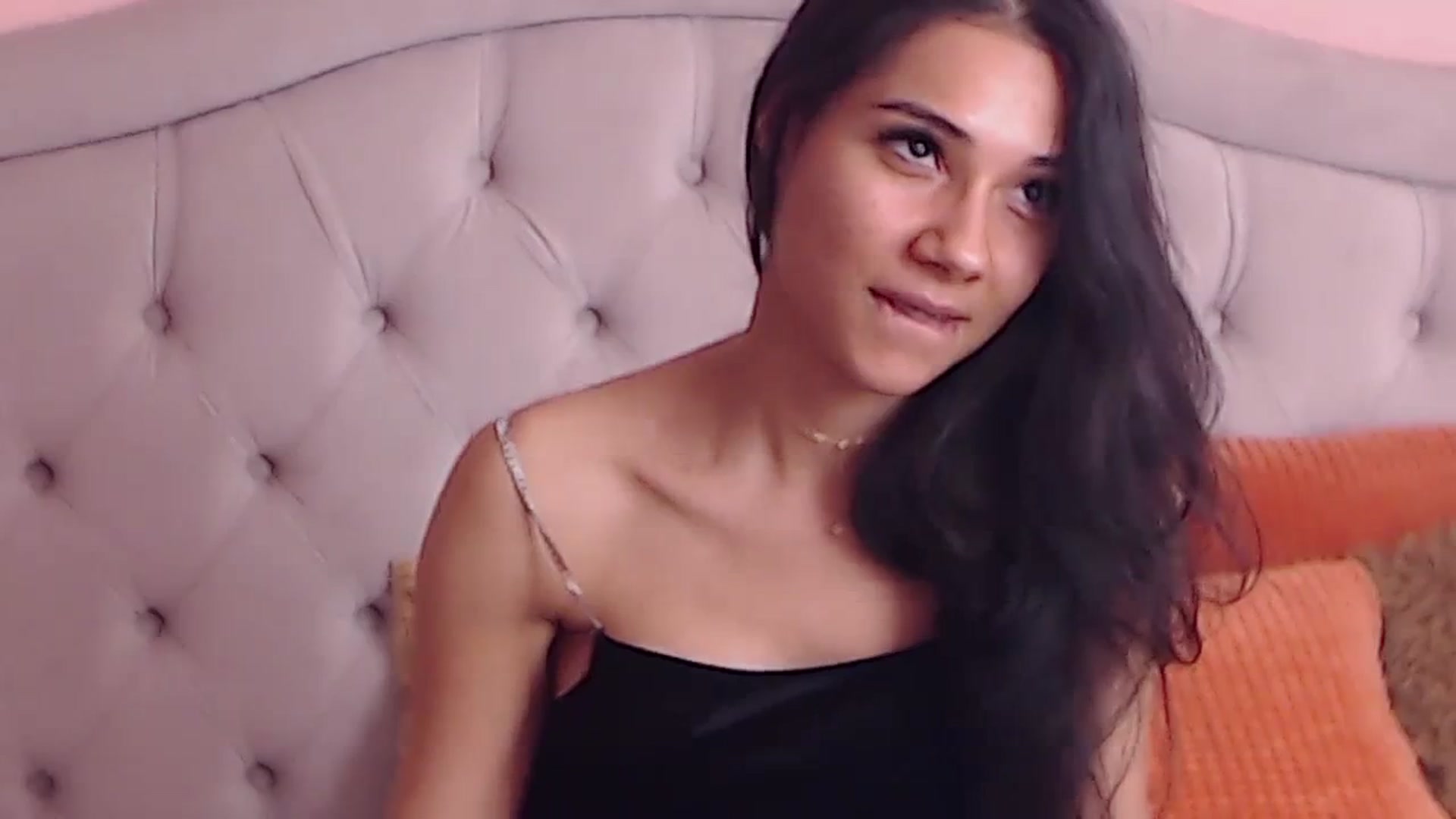 Gallery image thumbnail from Sara_Joy's myfreecams stream on, 10/31/2023, 01:06 image 6 of 20