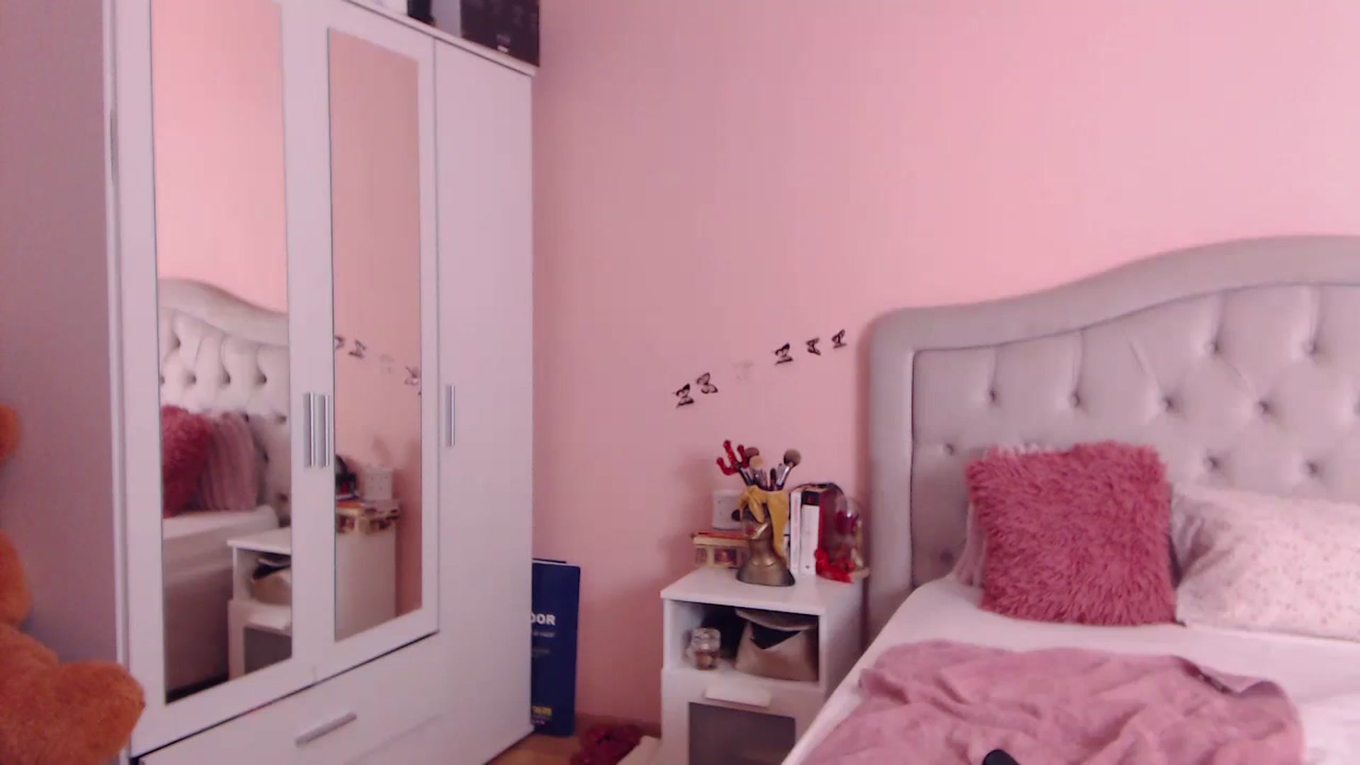 Gallery image thumbnail from Sara_Joy's myfreecams stream on, 01/04/2024, 24:42 image 13 of 20