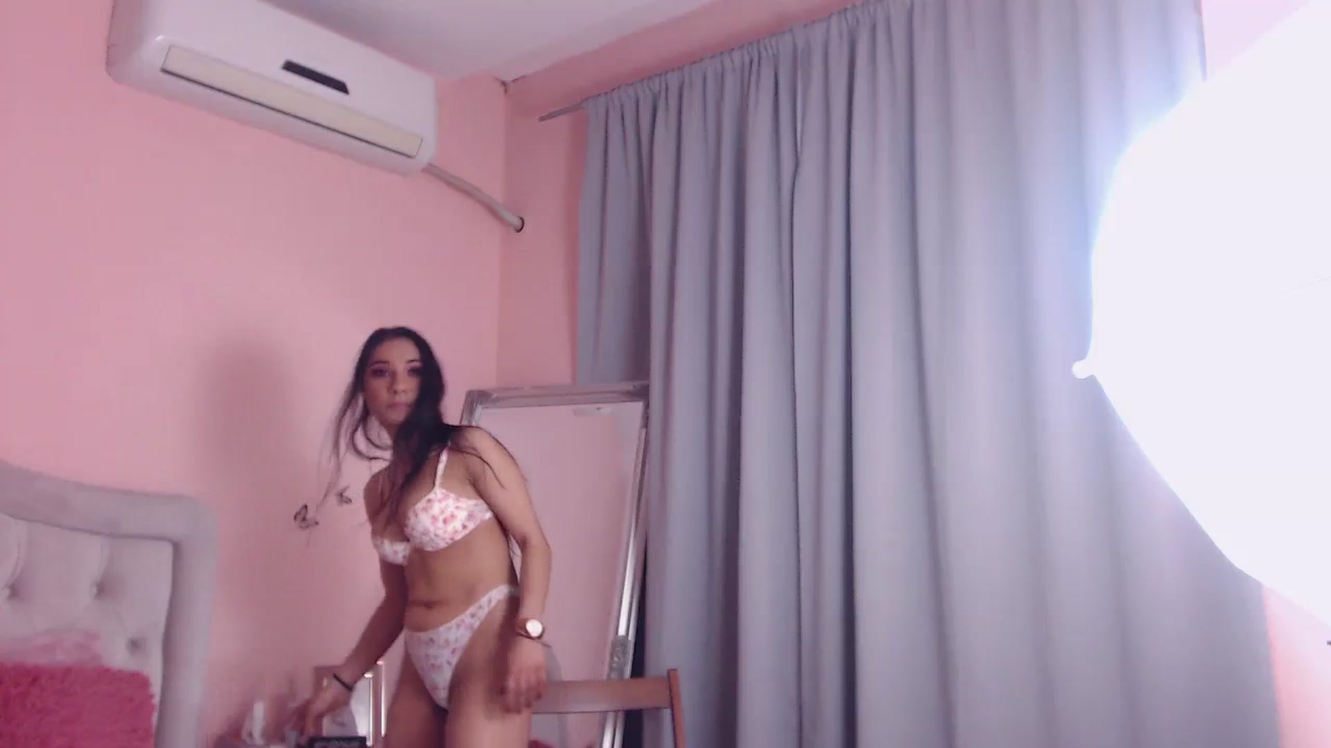 Gallery image thumbnail from Sara_Joy's myfreecams stream on, 01/04/2024, 02:41 image 16 of 20