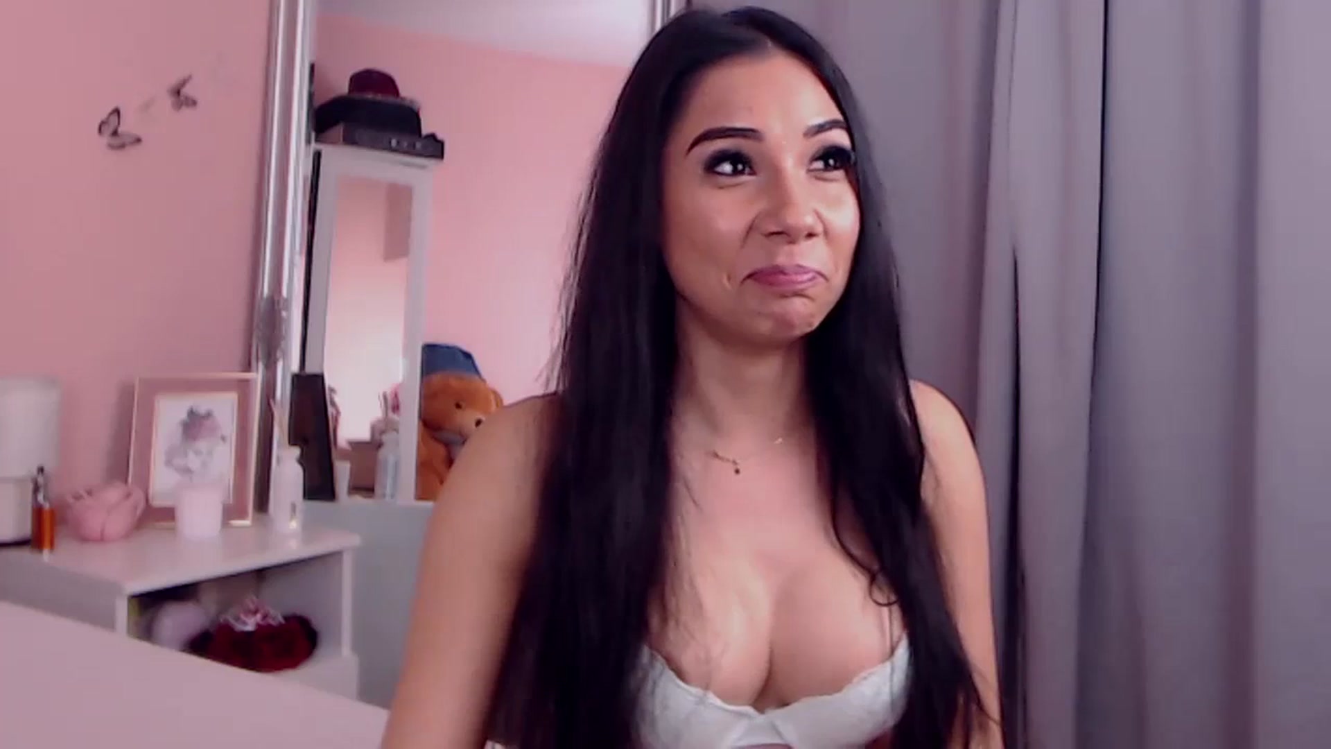 Gallery image thumbnail from Sara_Joy's myfreecams stream on, 03/12/2024, 24:01 image 4 of 20