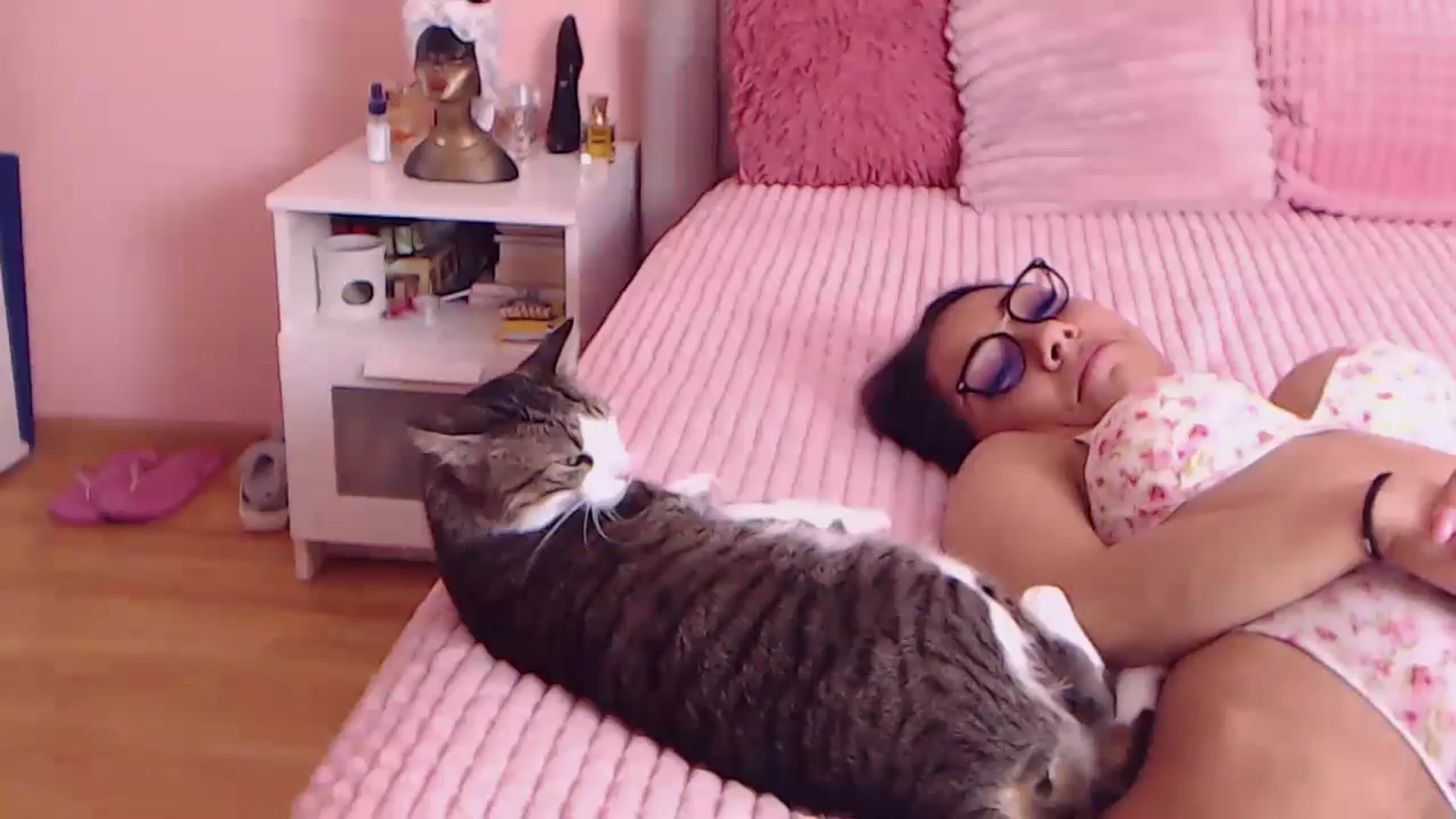 Gallery image thumbnail from Sara_Joy's myfreecams stream on, 03/17/2024, 01:46 image 16 of 20