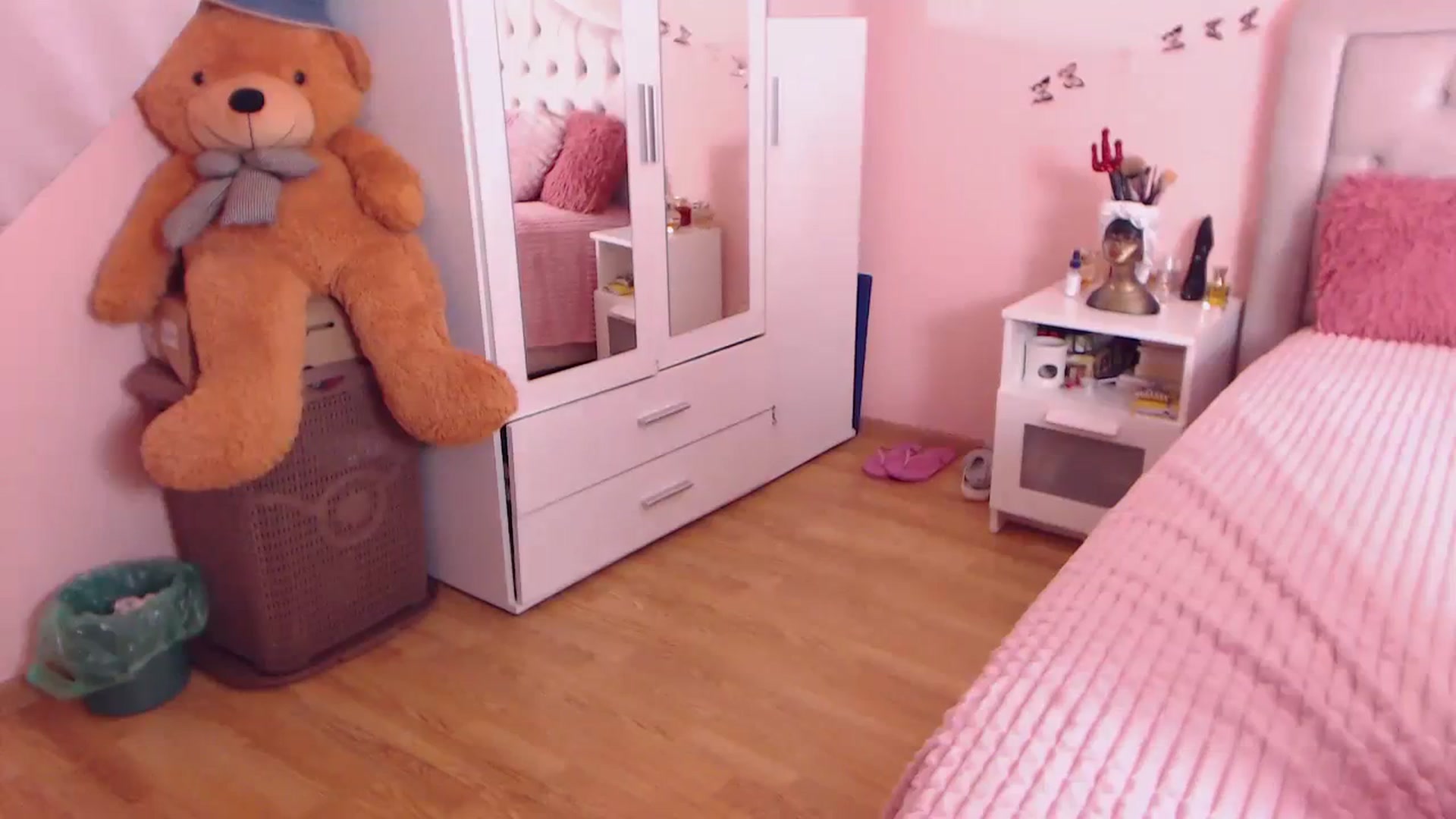 Gallery image thumbnail from Sara_Joy's myfreecams stream on, 03/17/2024, 01:46 image 10 of 20