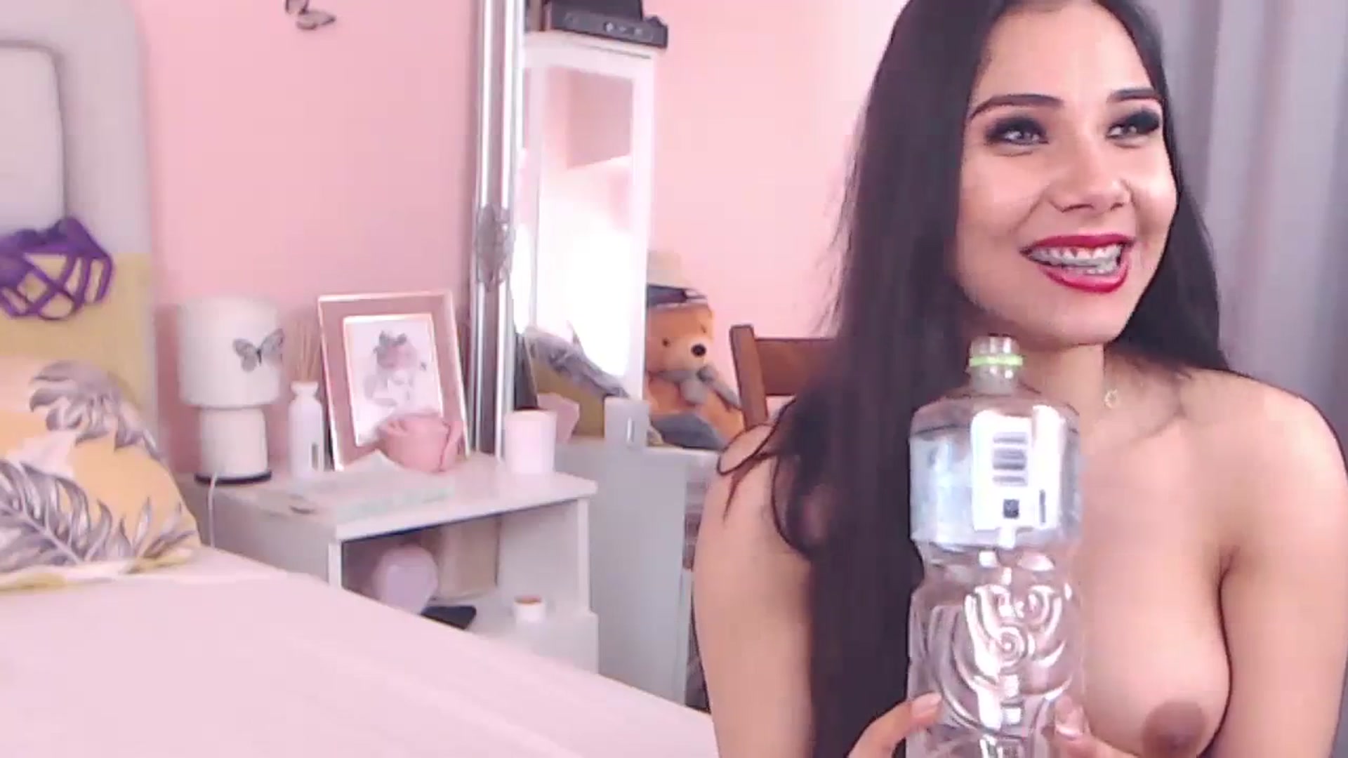 Gallery image thumbnail from Sara_Joy's myfreecams stream on, 04/14/2024, 21:19 image 17 of 20