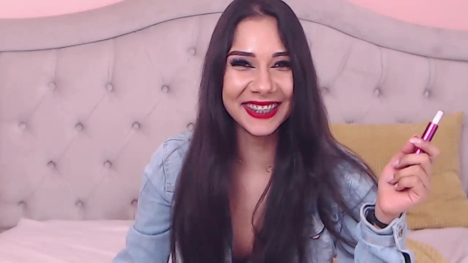 Gallery image thumbnail from Sara_Joy's myfreecams stream on, 04/20/2024, 24:00 image 16 of 20