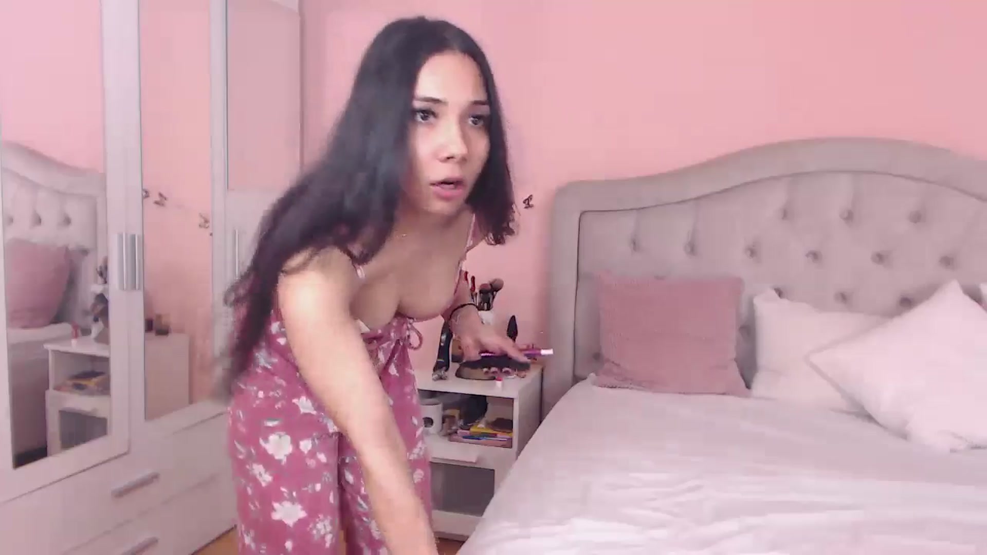 Gallery image thumbnail from Sara_Joy's myfreecams stream on, 05/14/2024, 20:38 image 17 of 20
