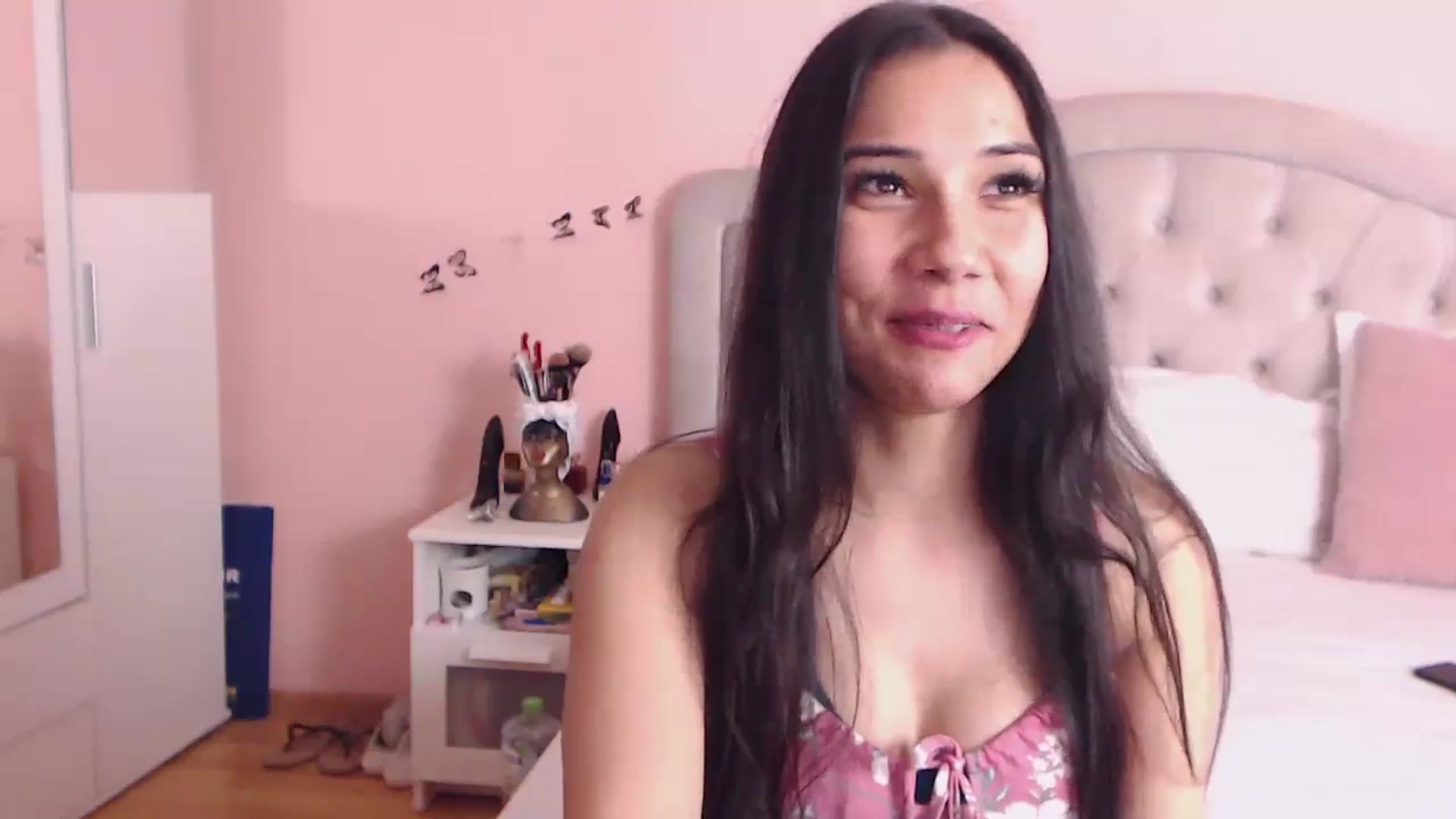Gallery image thumbnail from Sara_Joy's myfreecams stream on, 05/14/2024, 23:56 image 9 of 20