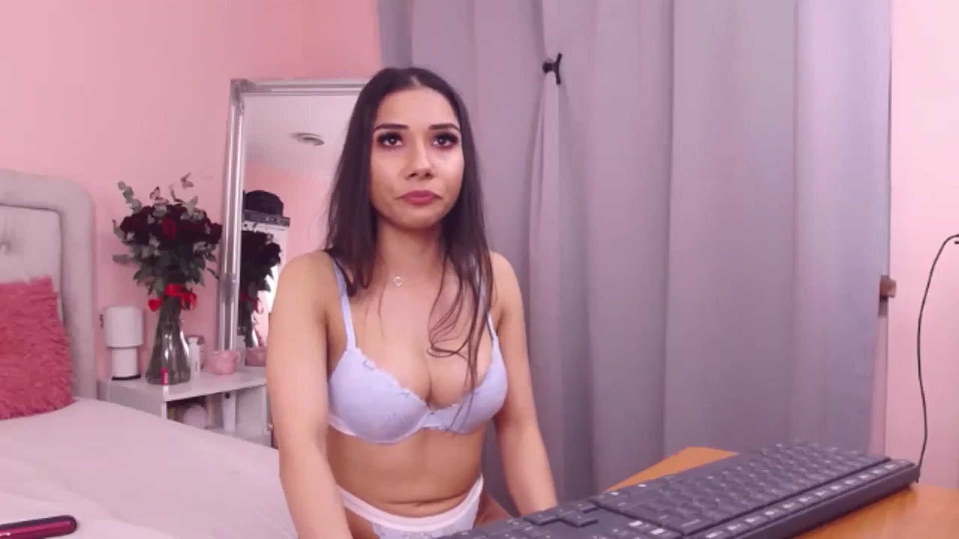 Gallery image thumbnail from Sara_Joy's myfreecams stream on, 05/28/2024, 20:08 image 16 of 20