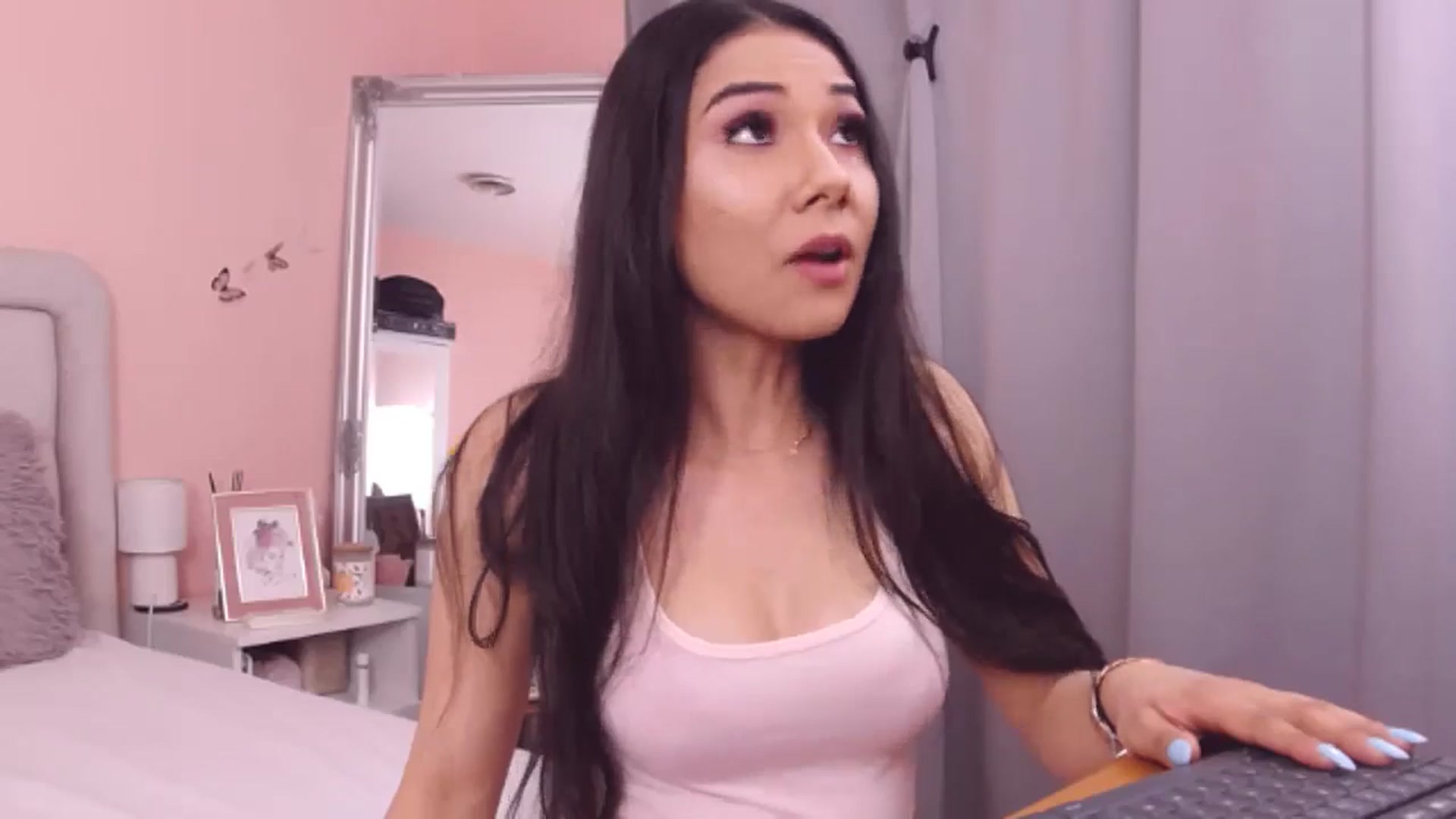 Gallery image thumbnail from Sara_Joy's myfreecams stream on, 06/07/2024, 21:00 image 16 of 20