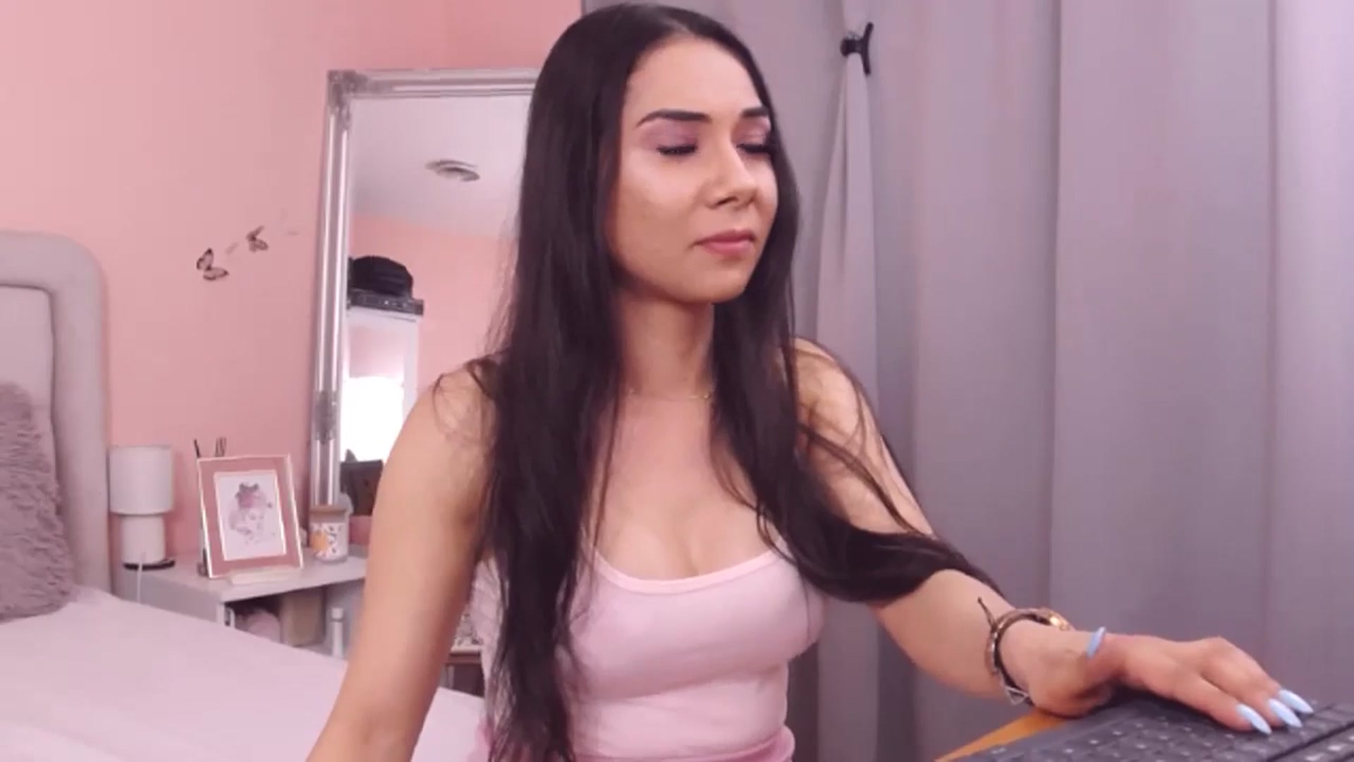 Gallery image thumbnail from Sara_Joy's myfreecams stream on, 06/07/2024, 21:00 image 20 of 20