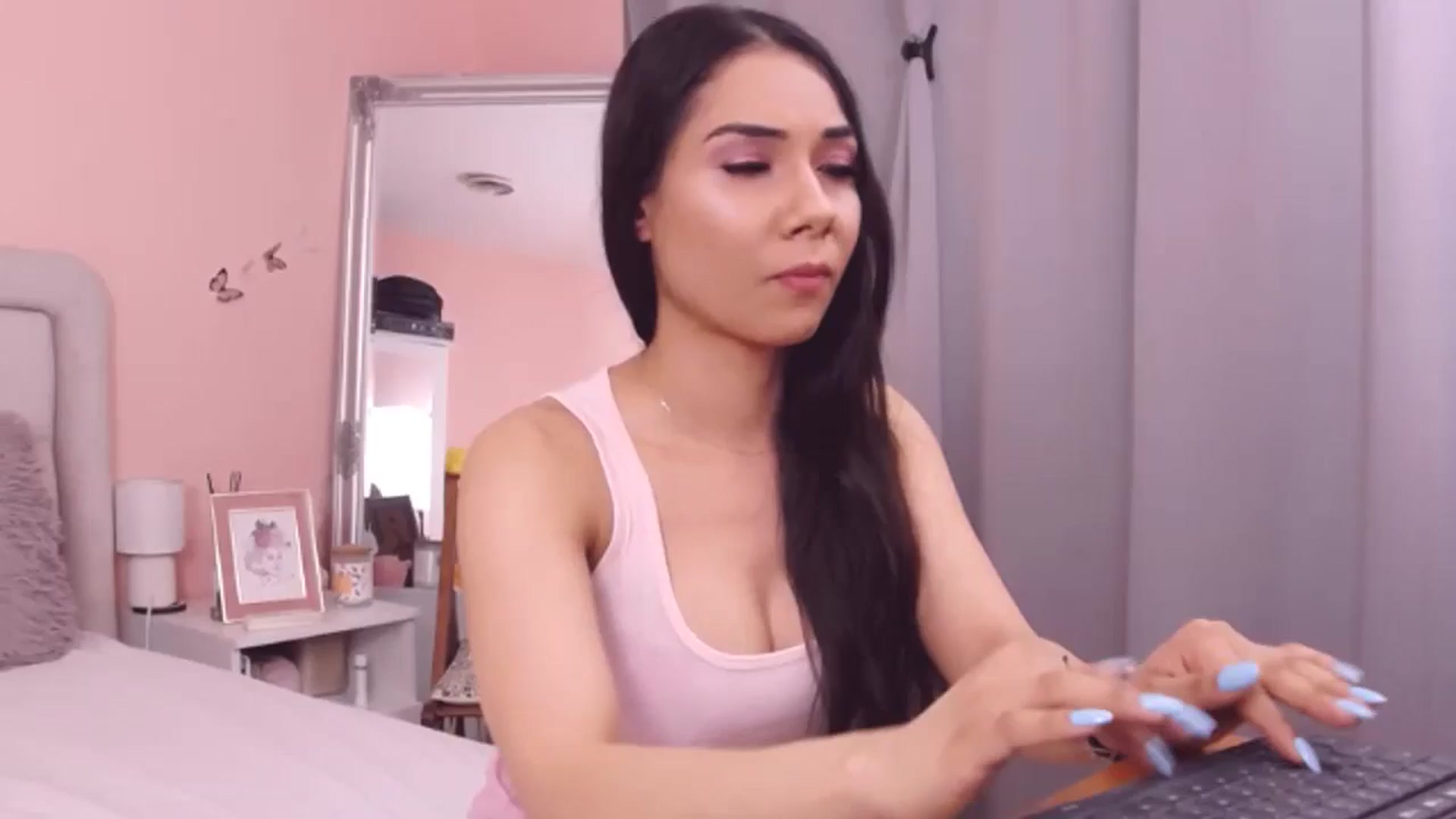Gallery image thumbnail from Sara_Joy's myfreecams stream on, 06/07/2024, 21:18 image 1 of 20
