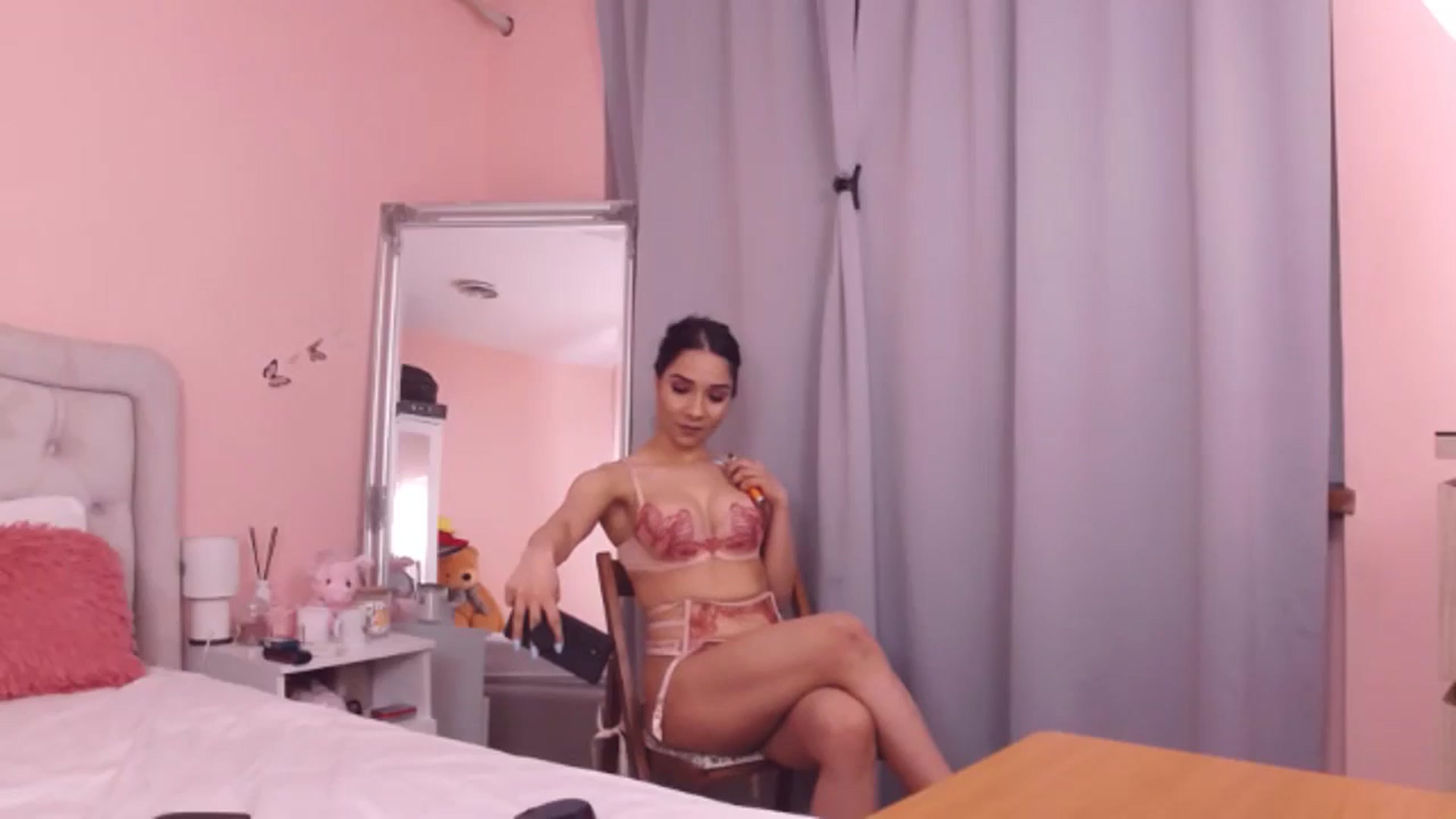 Gallery image thumbnail from Sara_Joy's myfreecams stream on, 06/23/2024, 20:41 image 6 of 20