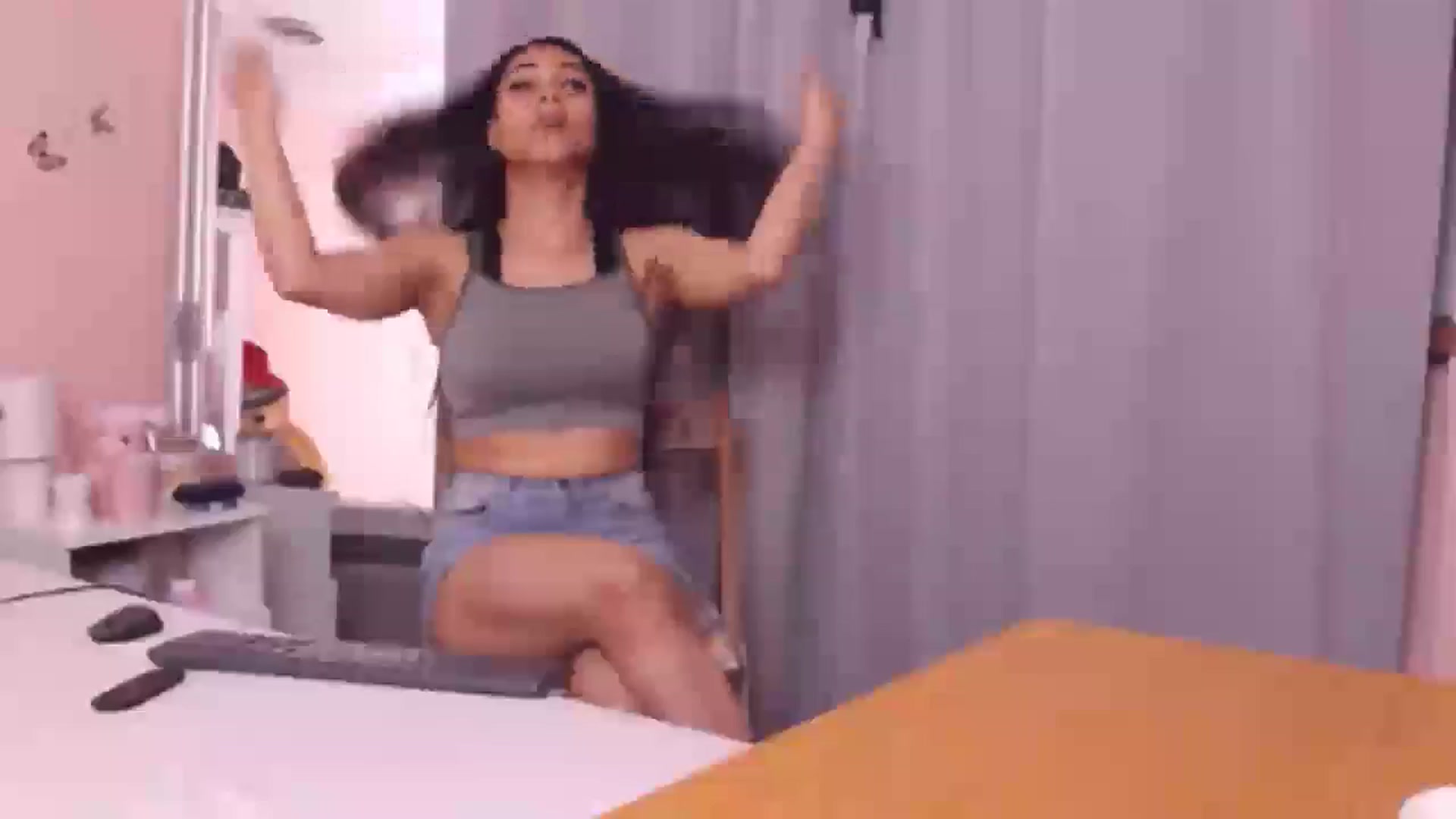Gallery image thumbnail from Sara_Joy's myfreecams stream on, 07/28/2024, 20:57 image 12 of 20