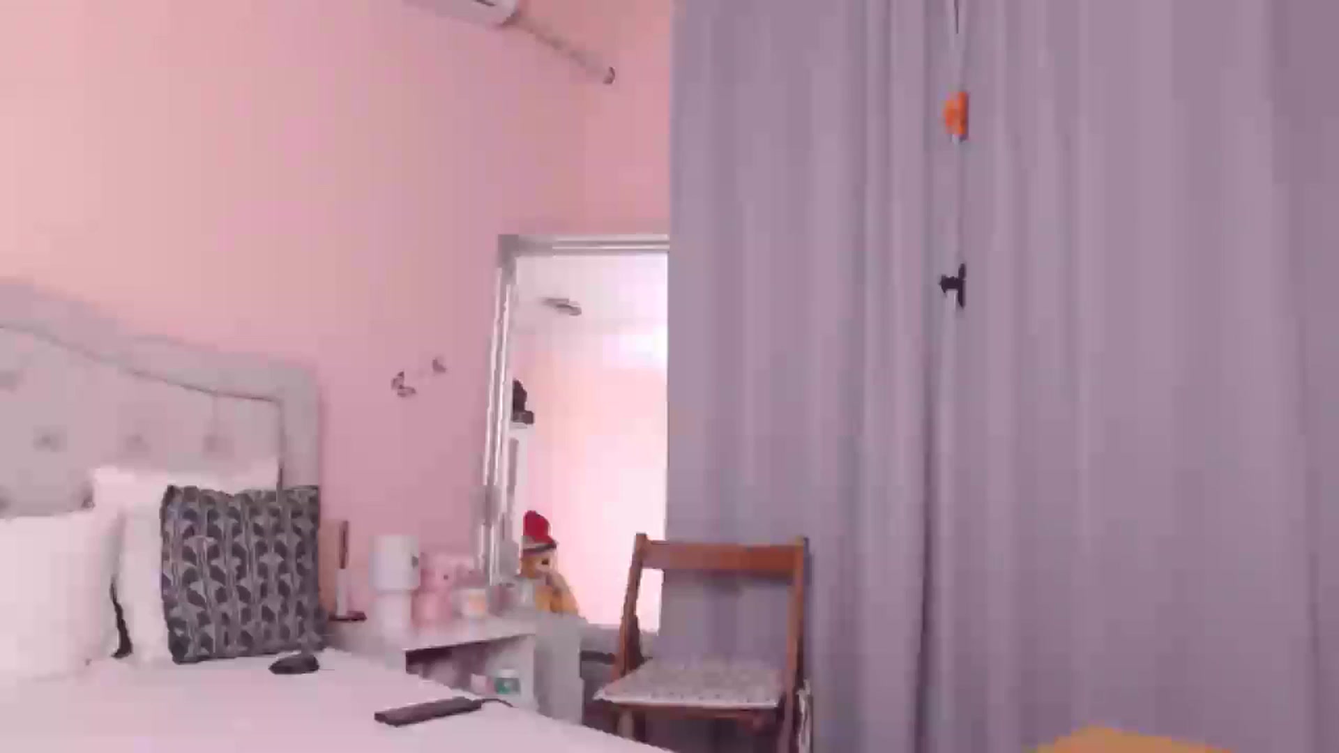 Gallery image thumbnail from Sara_Joy's myfreecams stream on, 07/30/2024, 20:46 image 6 of 20