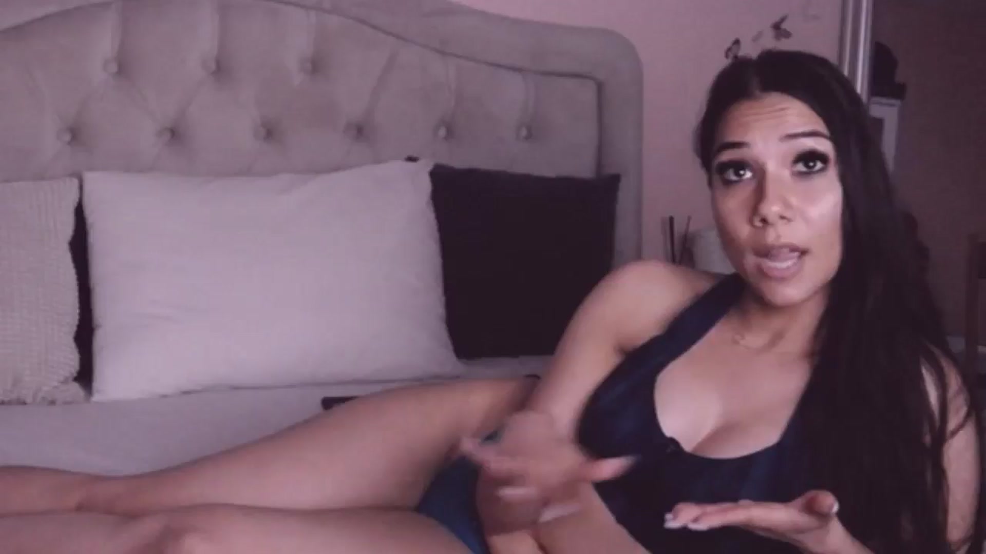 Gallery image thumbnail from Sara_Joy's myfreecams stream on, 08/07/2024, 22:19 image 10 of 20