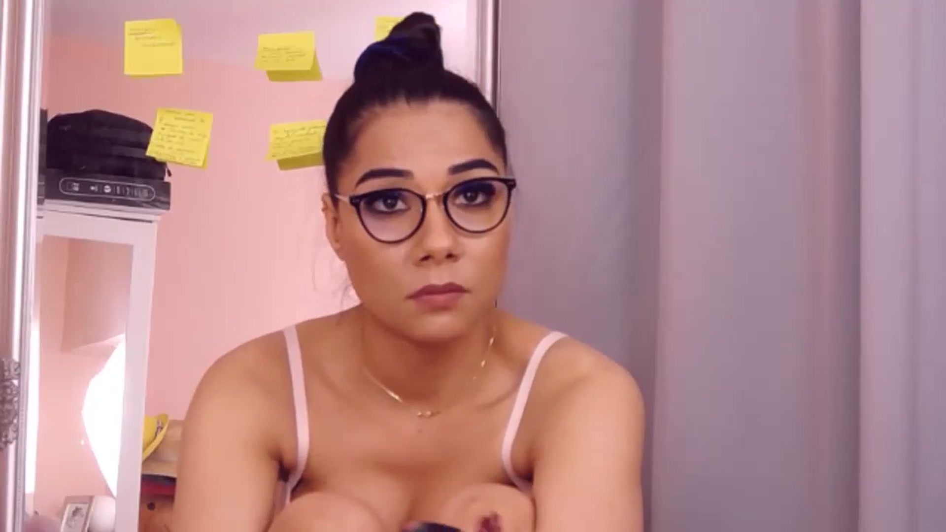 Gallery image thumbnail from Sara_Joy's myfreecams stream on, 09/29/2024, 21:20 image 17 of 20