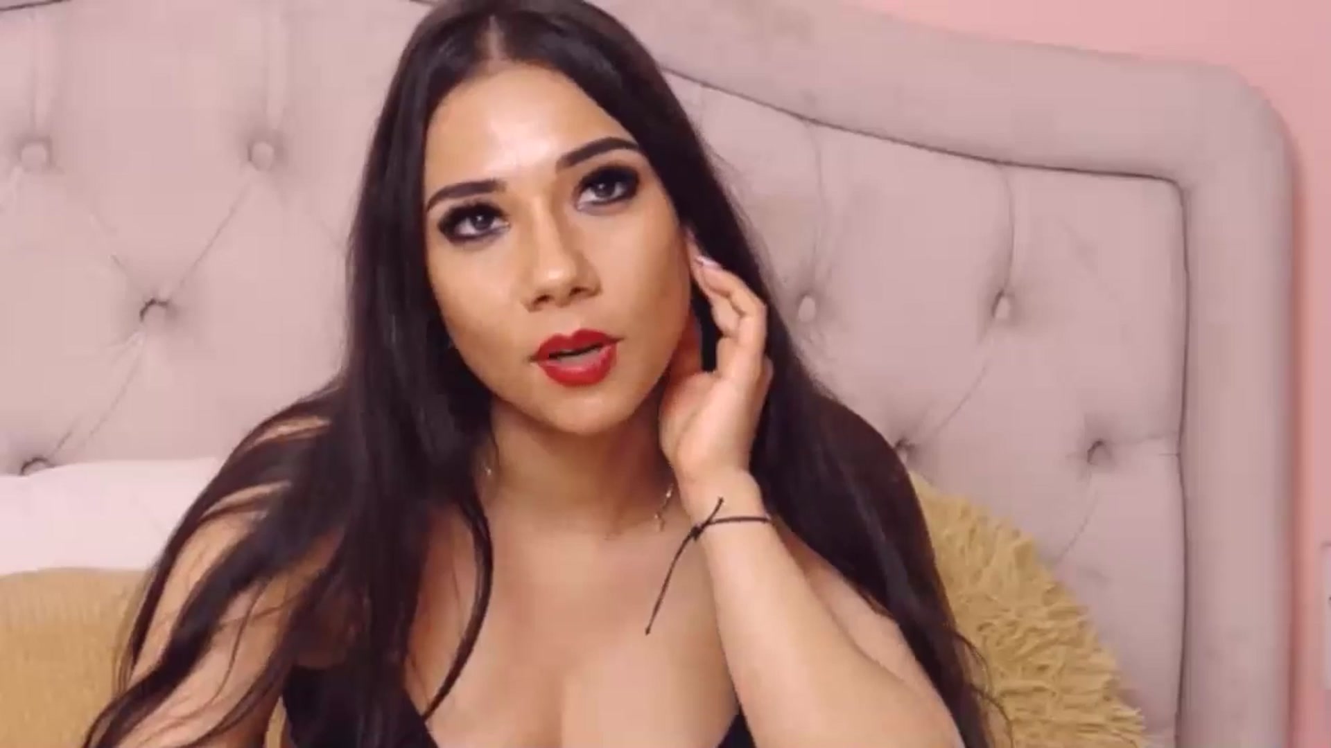 Gallery image thumbnail from Sara_Joy's myfreecams stream on, 11/10/2024, 24:38 image 14 of 20