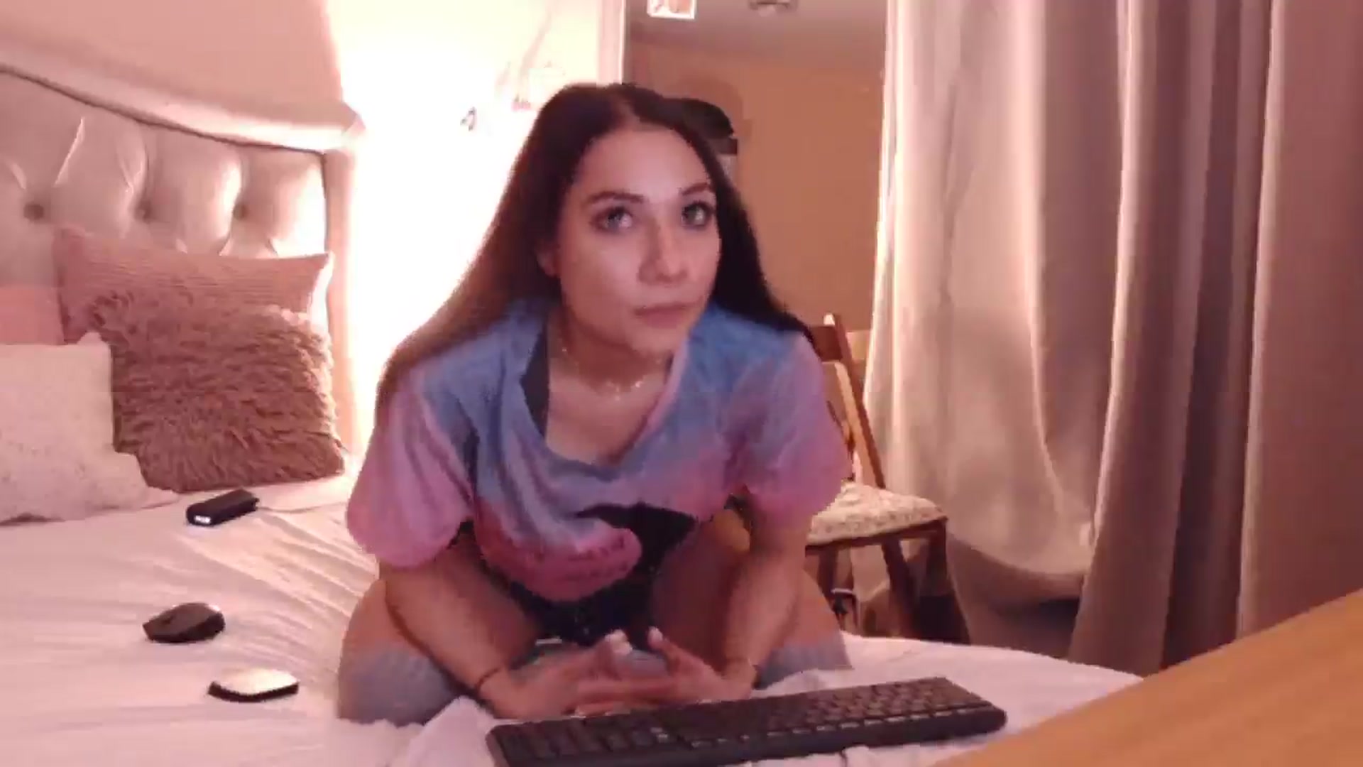 Gallery image thumbnail from Sara_Joy's myfreecams stream on, 12/23/2024, 21:29 image 18 of 20