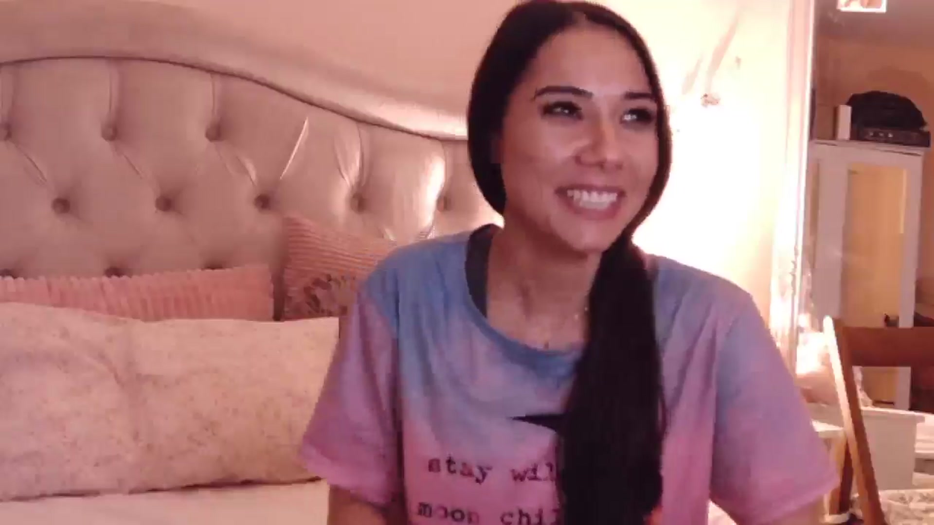 Gallery image thumbnail from Sara_Joy's myfreecams stream on, 12/23/2024, 21:54 image 17 of 20