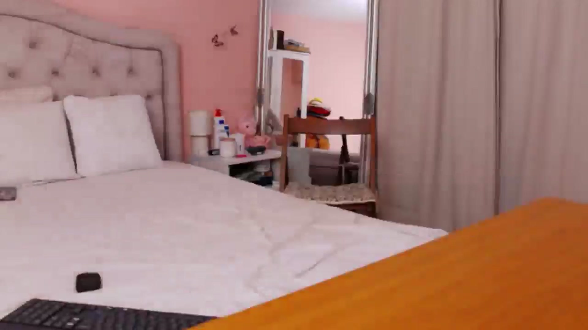 Gallery image thumbnail from Sara_Joy's myfreecams stream on, 12/27/2025, 22:19 image 18 of 20