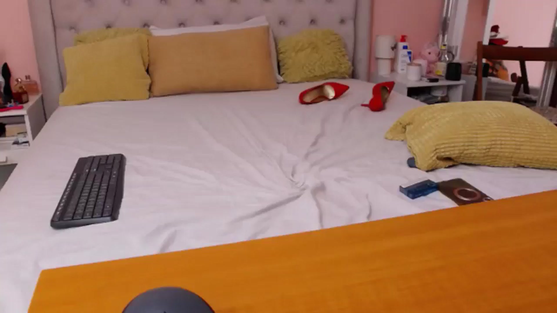 Gallery image thumbnail from Sara_Joy's myfreecams stream on, 12/31/2025, 23:39 image 6 of 20