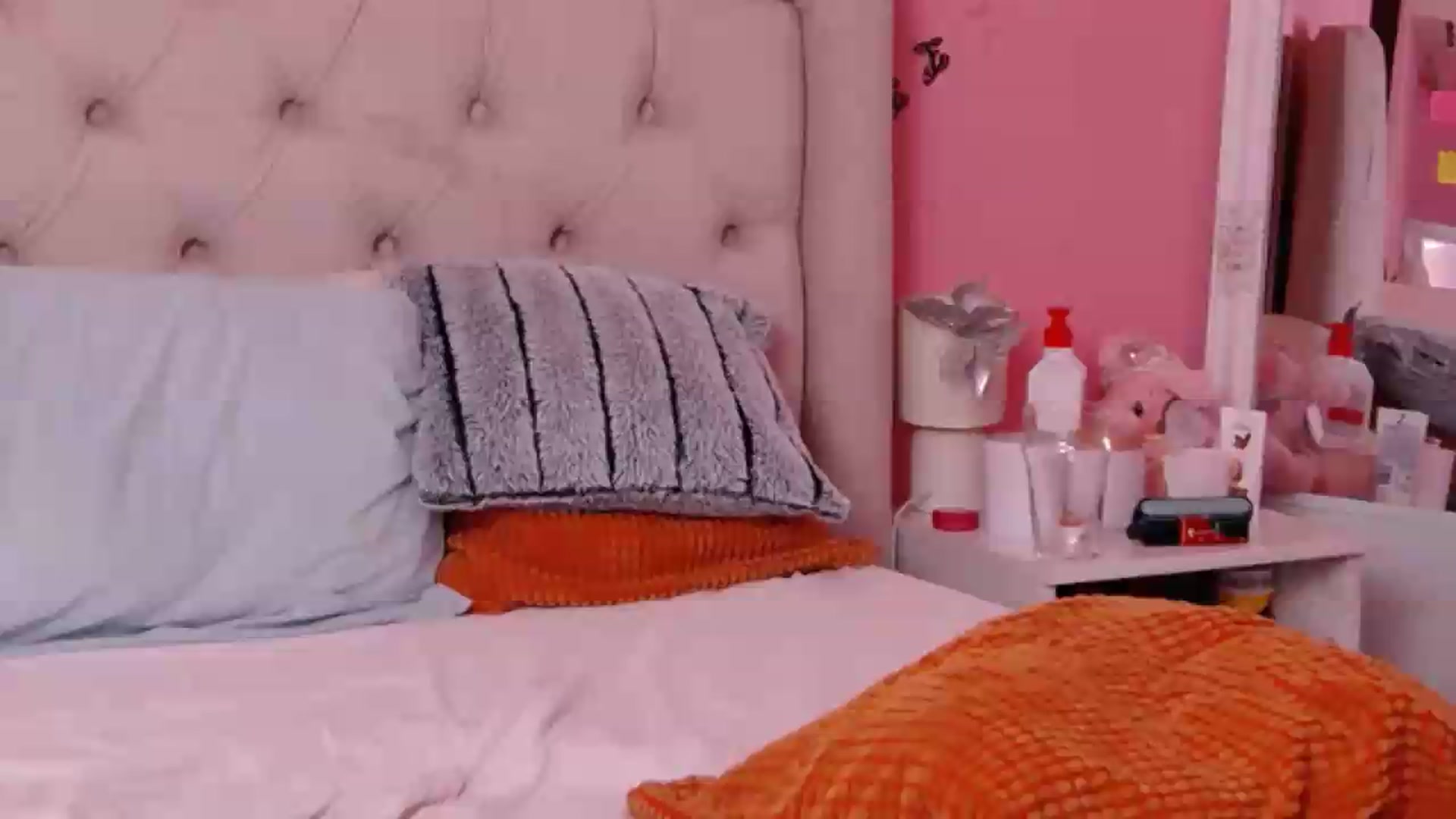 Gallery image thumbnail from Sara_Joy's myfreecams stream on, 06/14/2026, 24:06 image 1 of 20