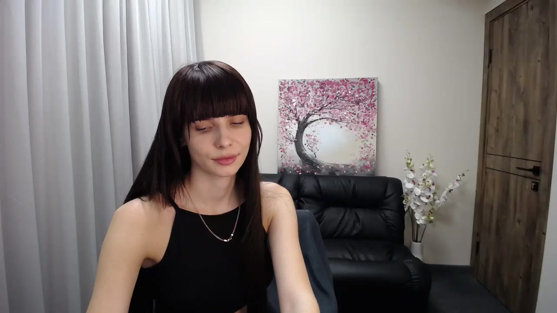 Gallery image thumbnail from Sara_Saint's myfreecams stream on, 10/15/2024, 11:47 image 17 of 20