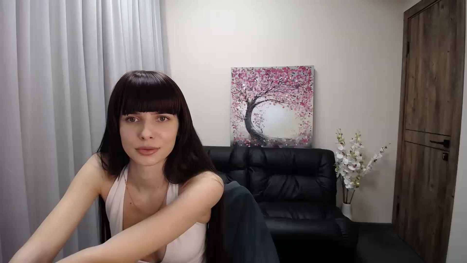 Gallery image thumbnail from Sara_Saint's myfreecams stream on, 10/16/2024, 08:27 image 8 of 20