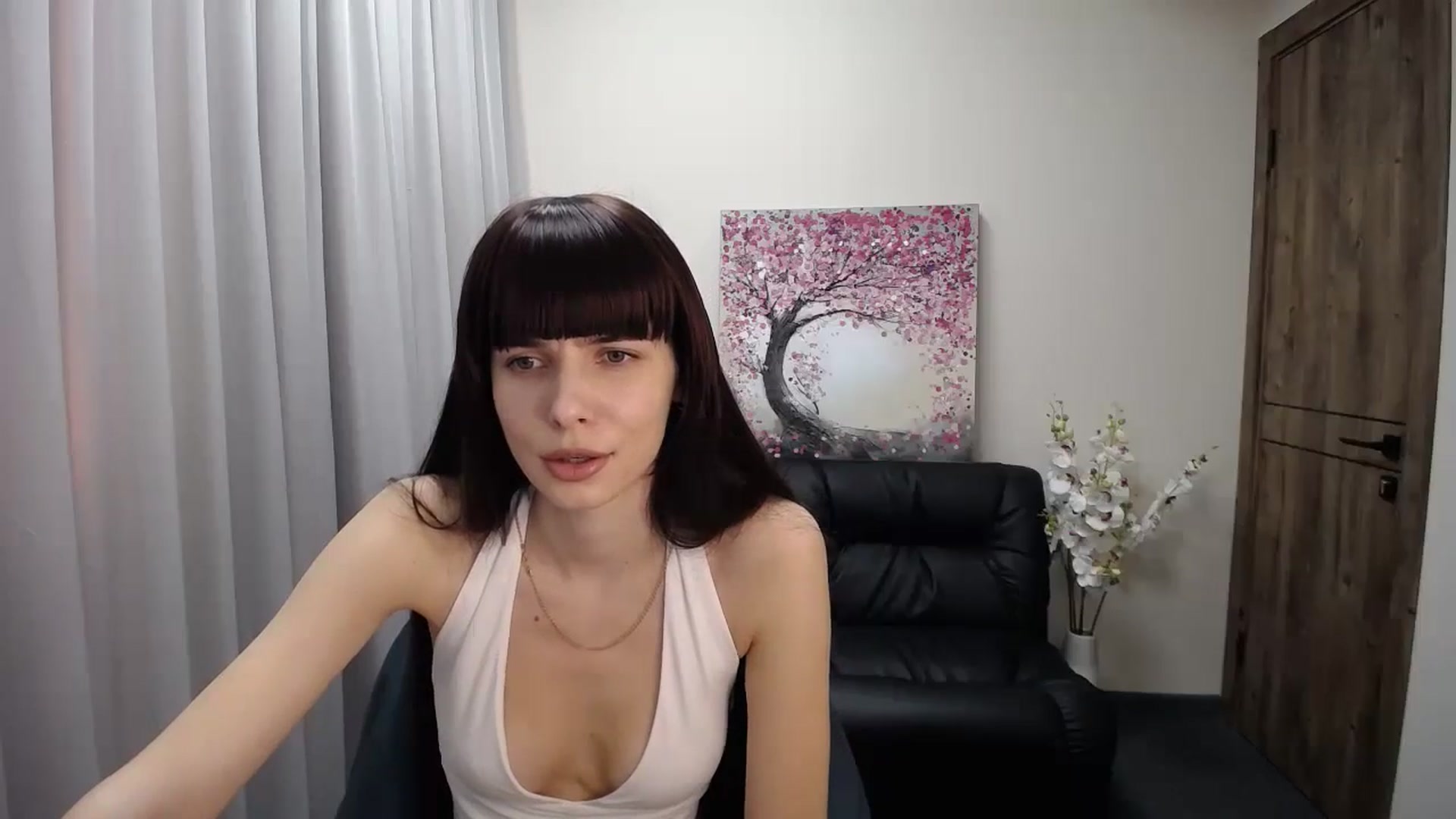 Gallery image thumbnail from Sara_Saint's myfreecams stream on, 10/16/2024, 08:27 image 5 of 20